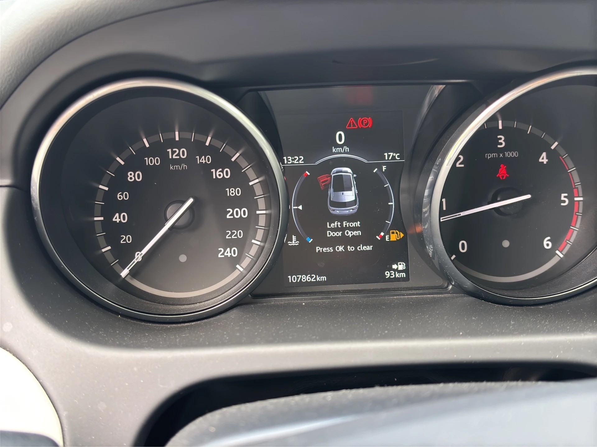 LAND ROVER Discovery Sport 2.0 TD4 HSE Luxury-image-14