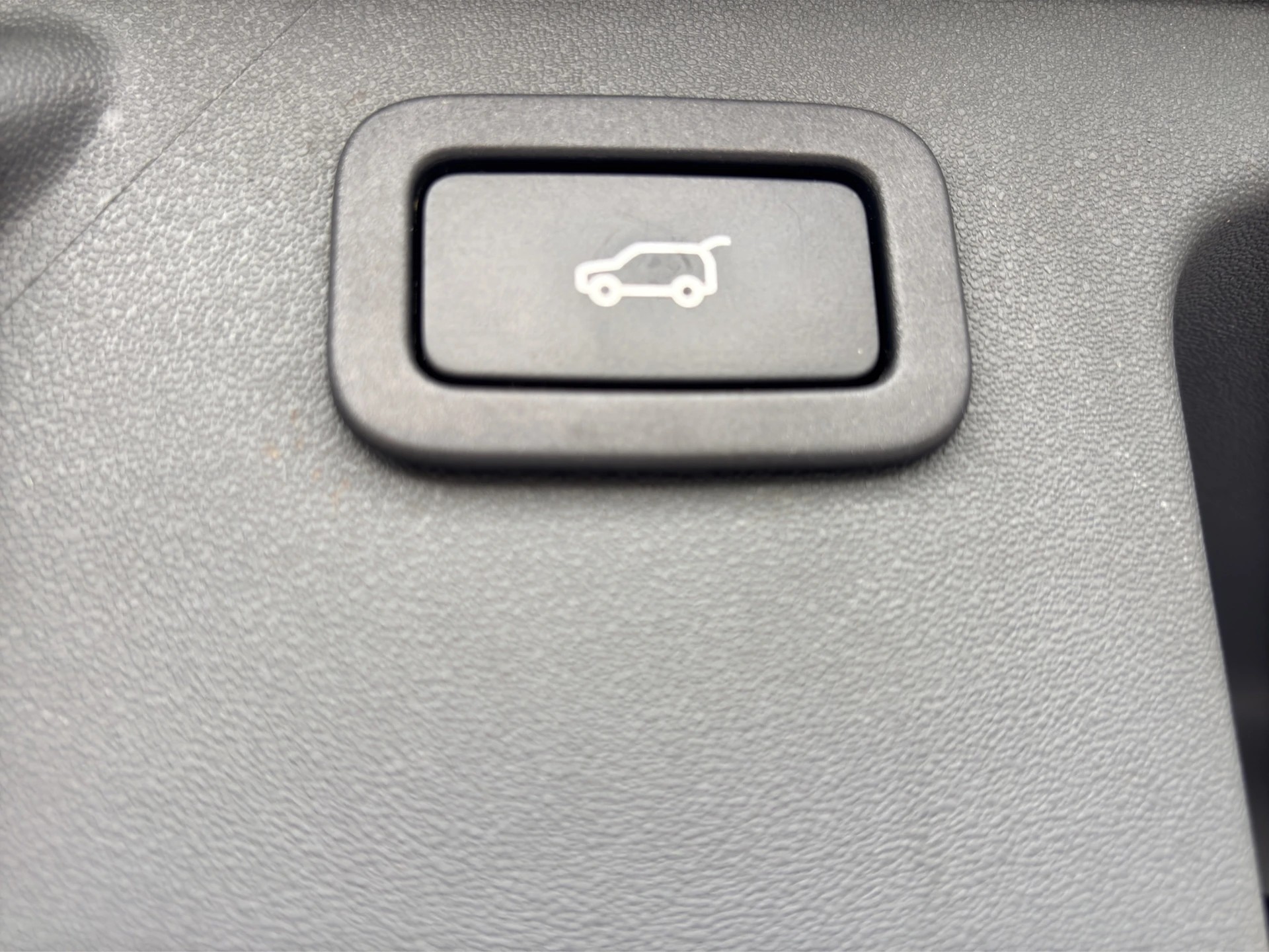LAND ROVER Discovery Sport 2.0 TD4 HSE Luxury-image-28