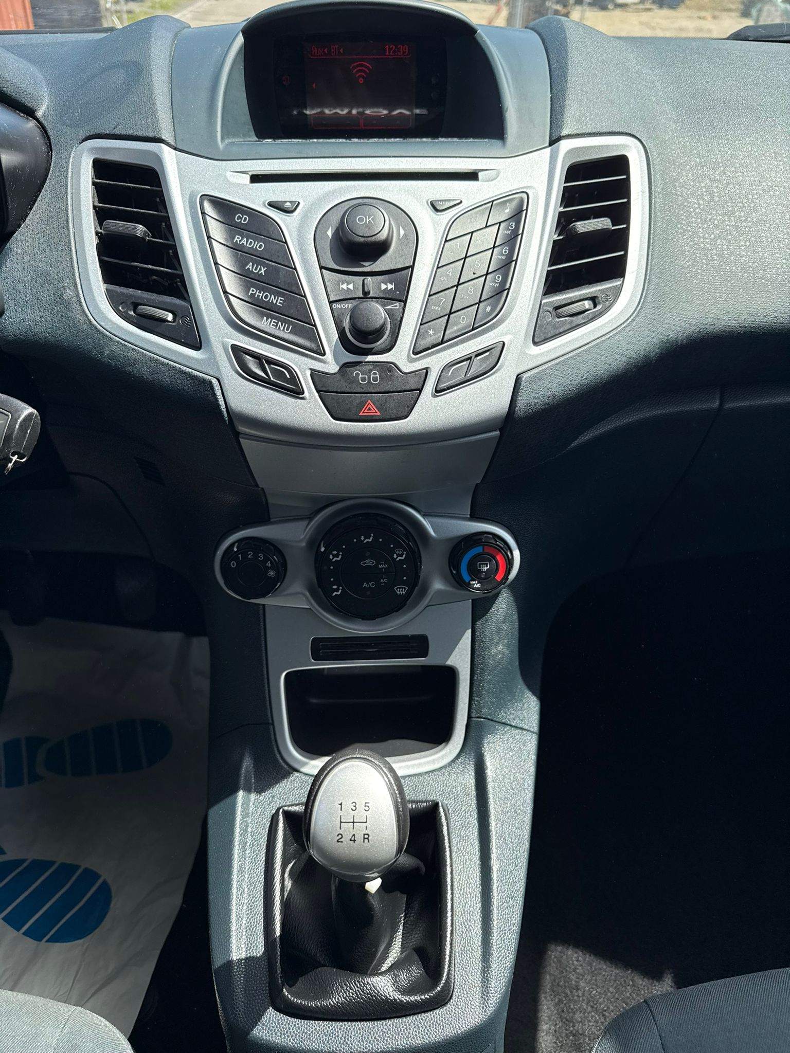 FORD Fiesta 1.4 16V Trend-image-9