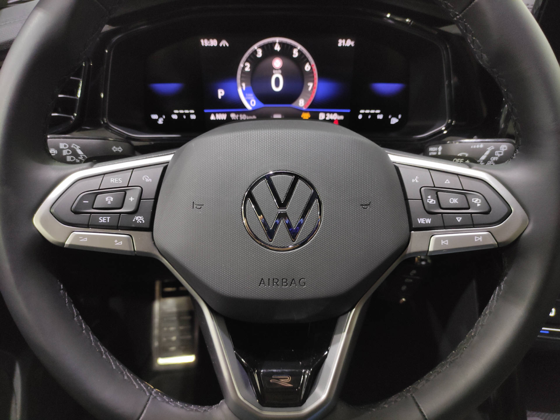 VW T-Roc 2.0 TSI R-Line Black-Style DSG 4motion-image-5