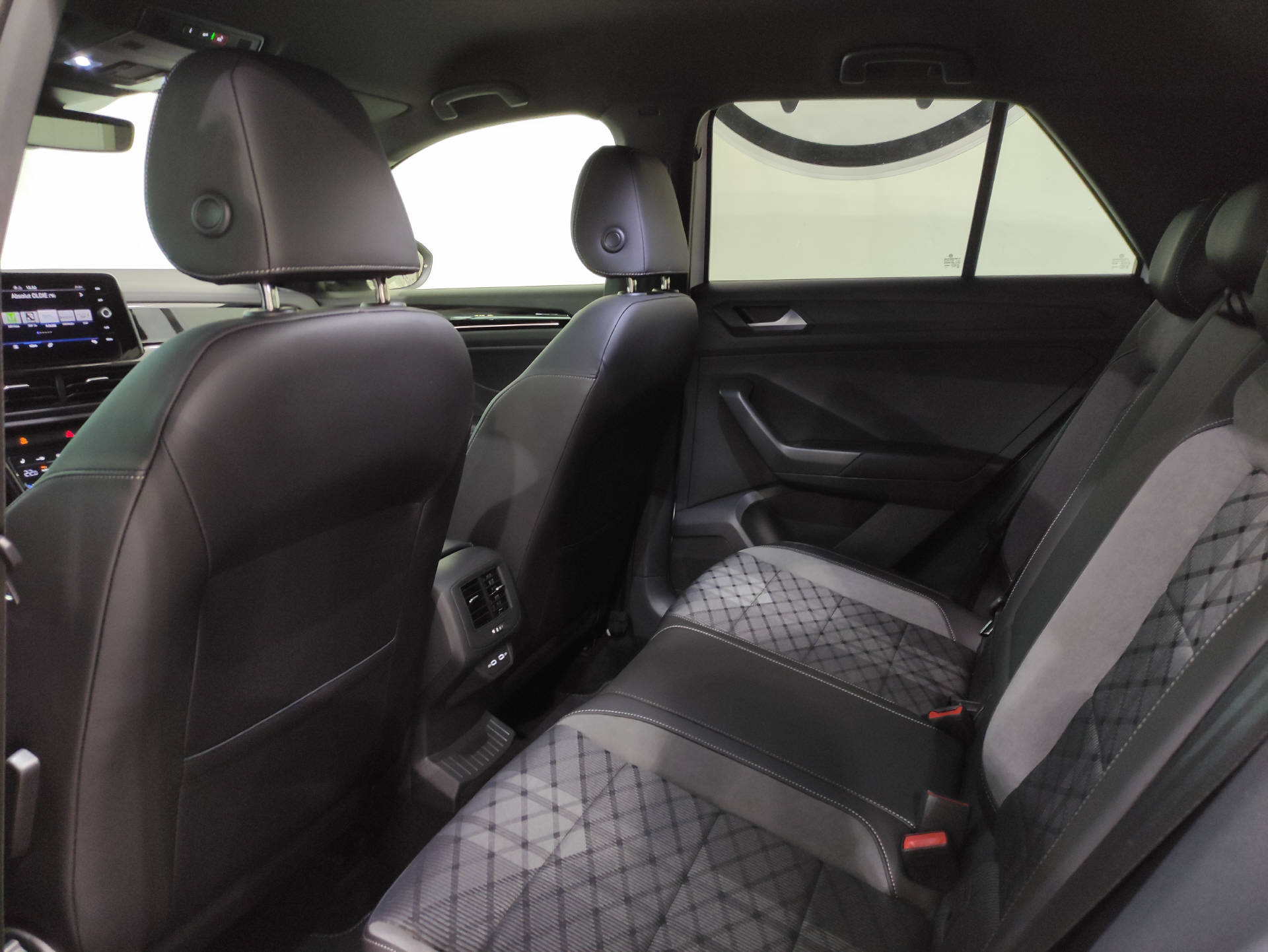 VW T-Roc 2.0 TSI R-Line Black-Style DSG 4motion-image-11