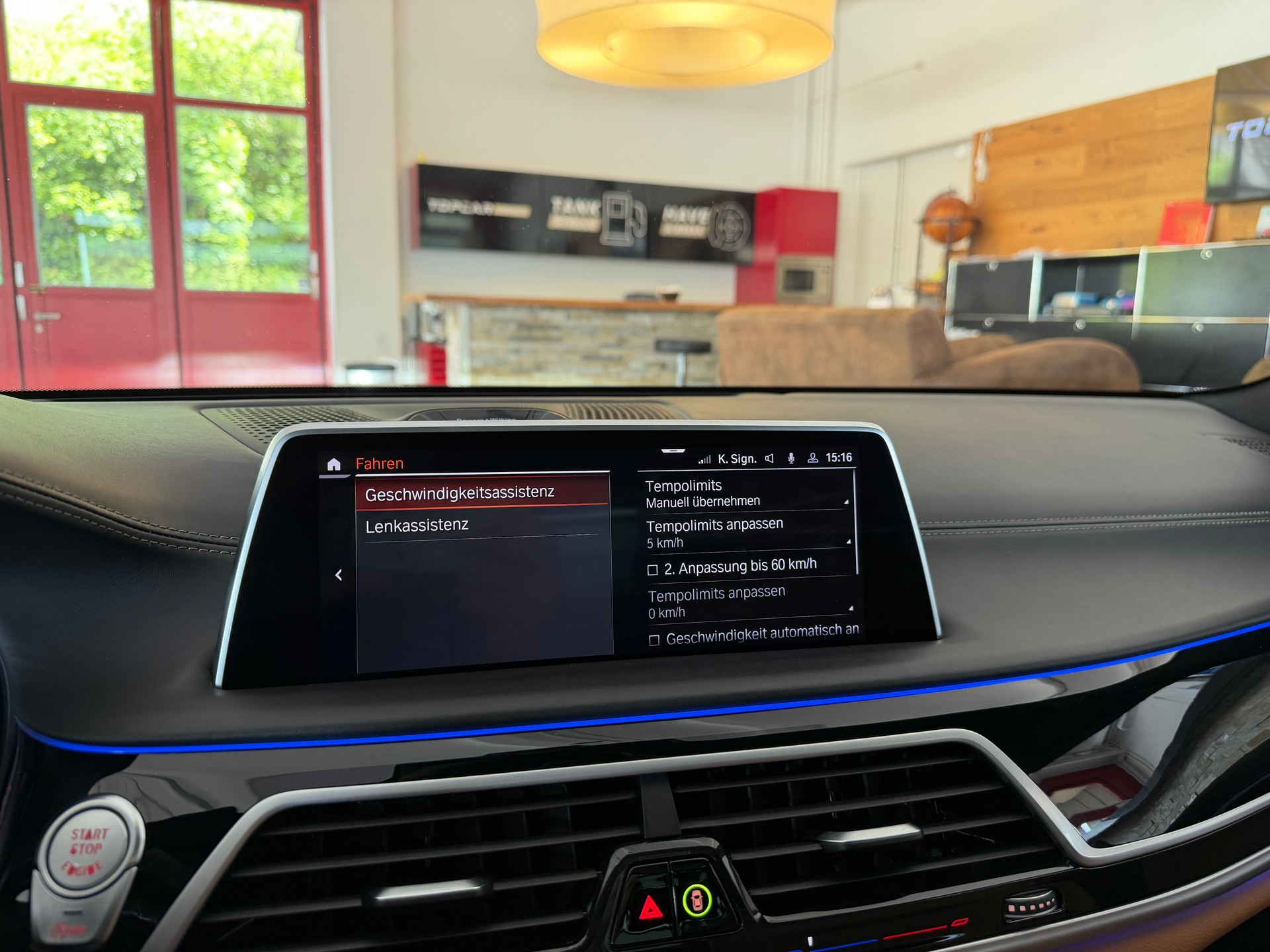 BMW 750i xDrive Steptronic-image-28