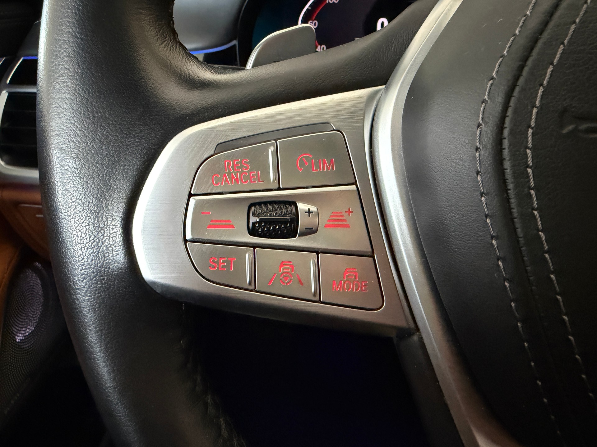 BMW 750i xDrive Steptronic-image-21
