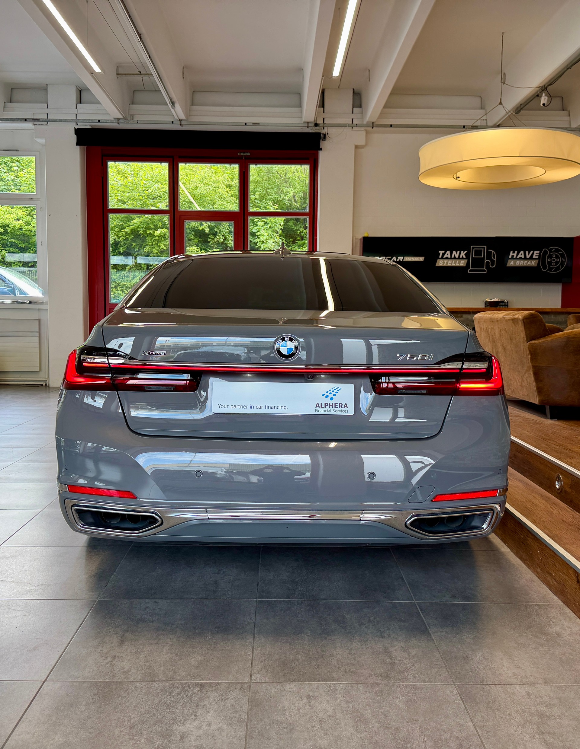 BMW 750i xDrive Steptronic-image-4