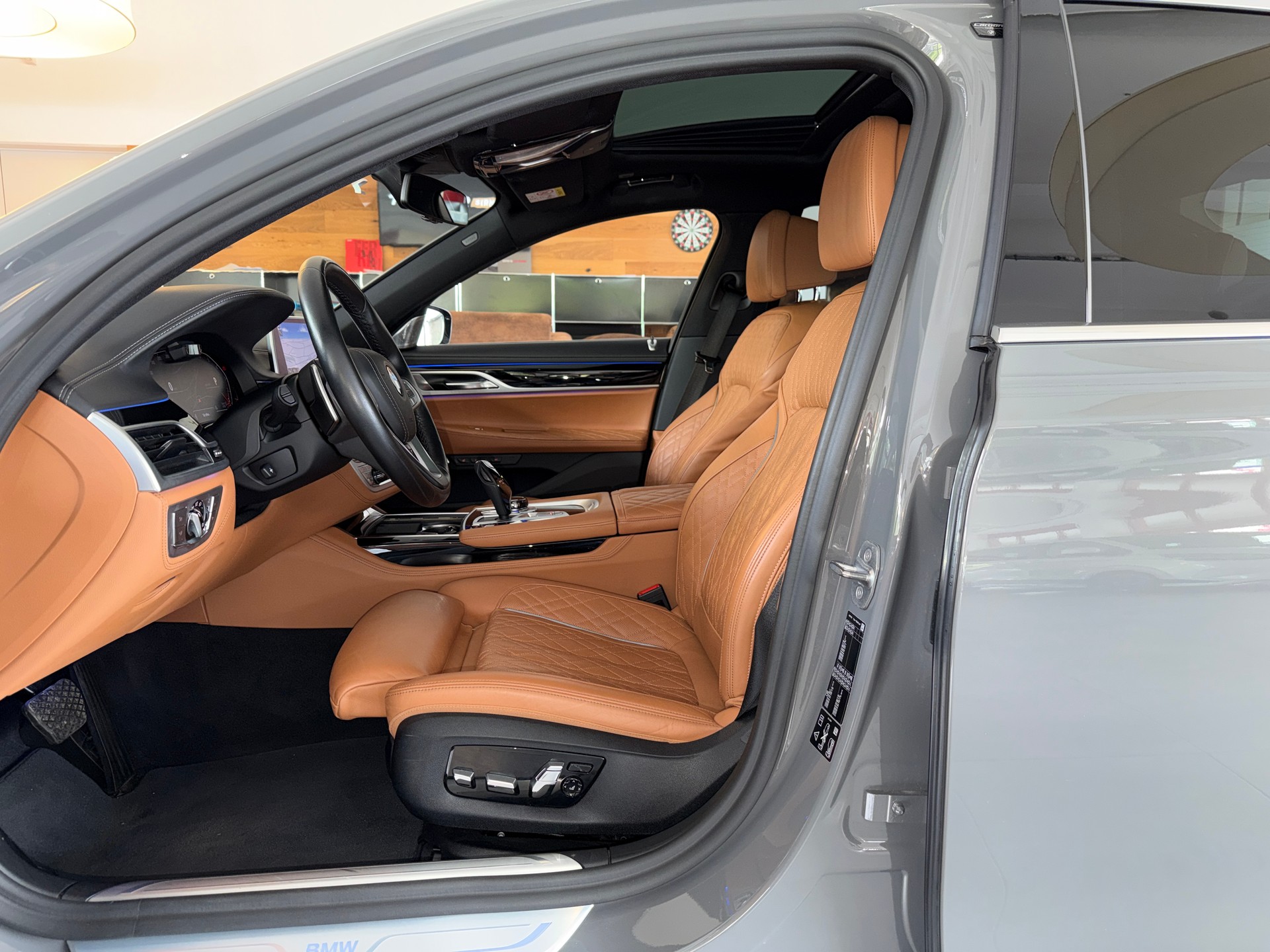 BMW 750i xDrive Steptronic-image-9