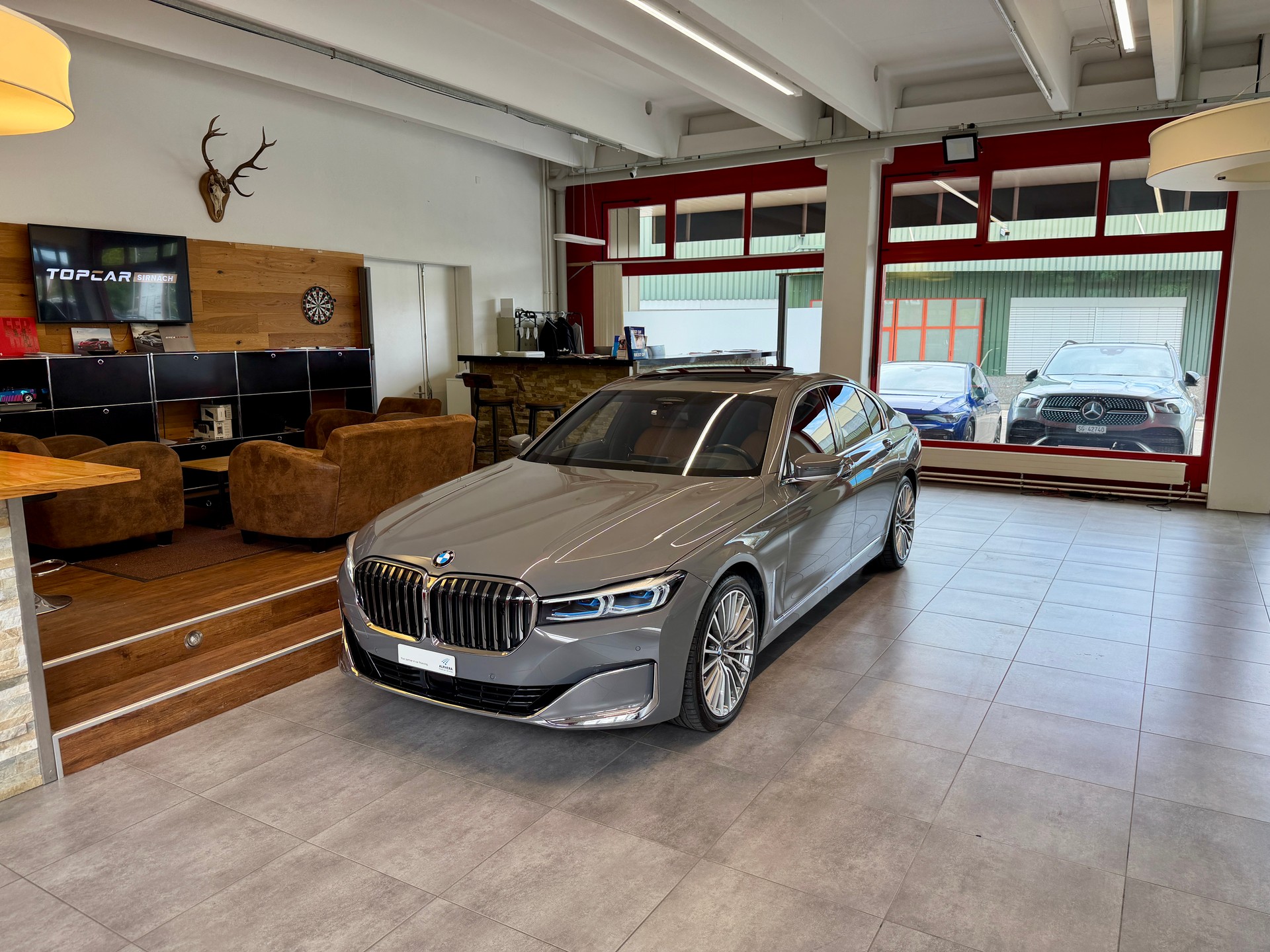 BMW 750i xDrive Steptronic-image-0