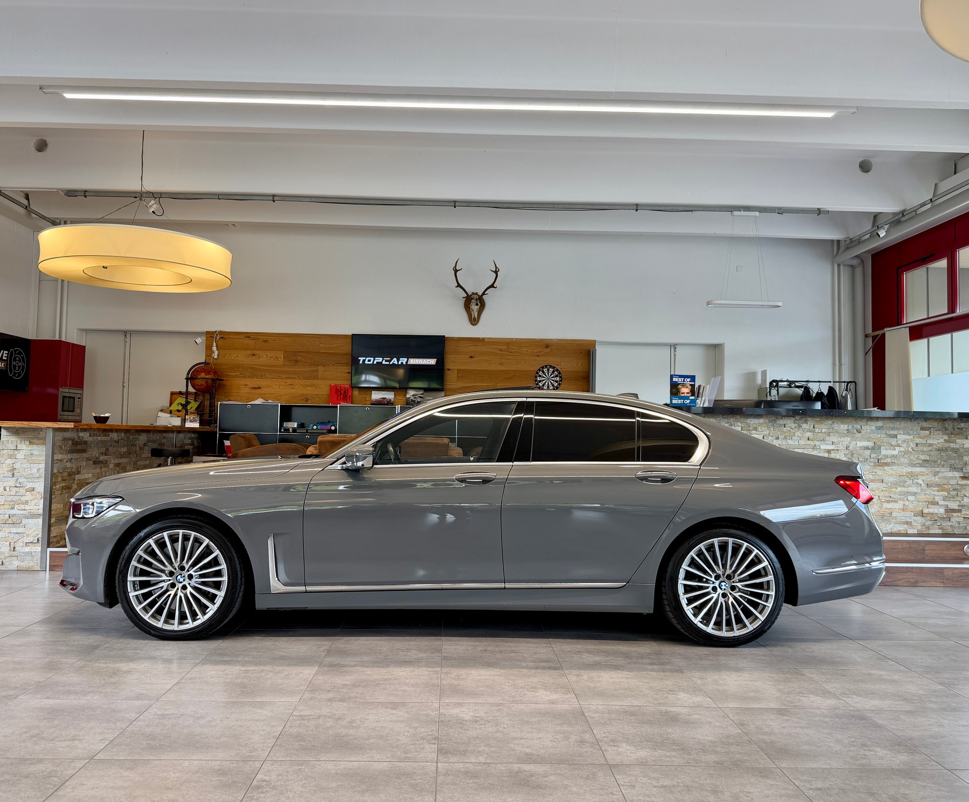 BMW 750i xDrive Steptronic-image-2