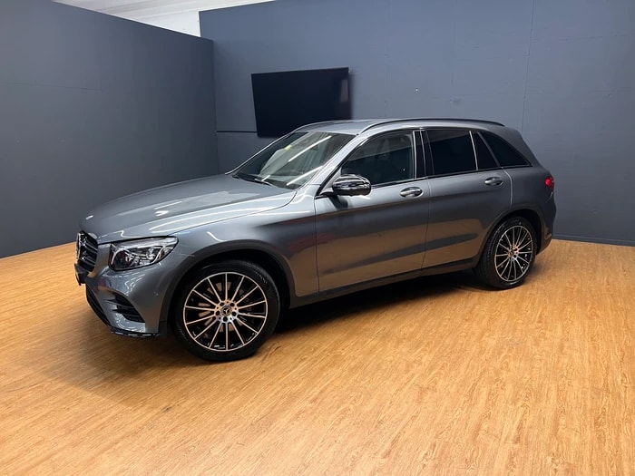 MERCEDES-BENZ GLC 300 4Matic AMG Line 9G-Tronic-image-14
