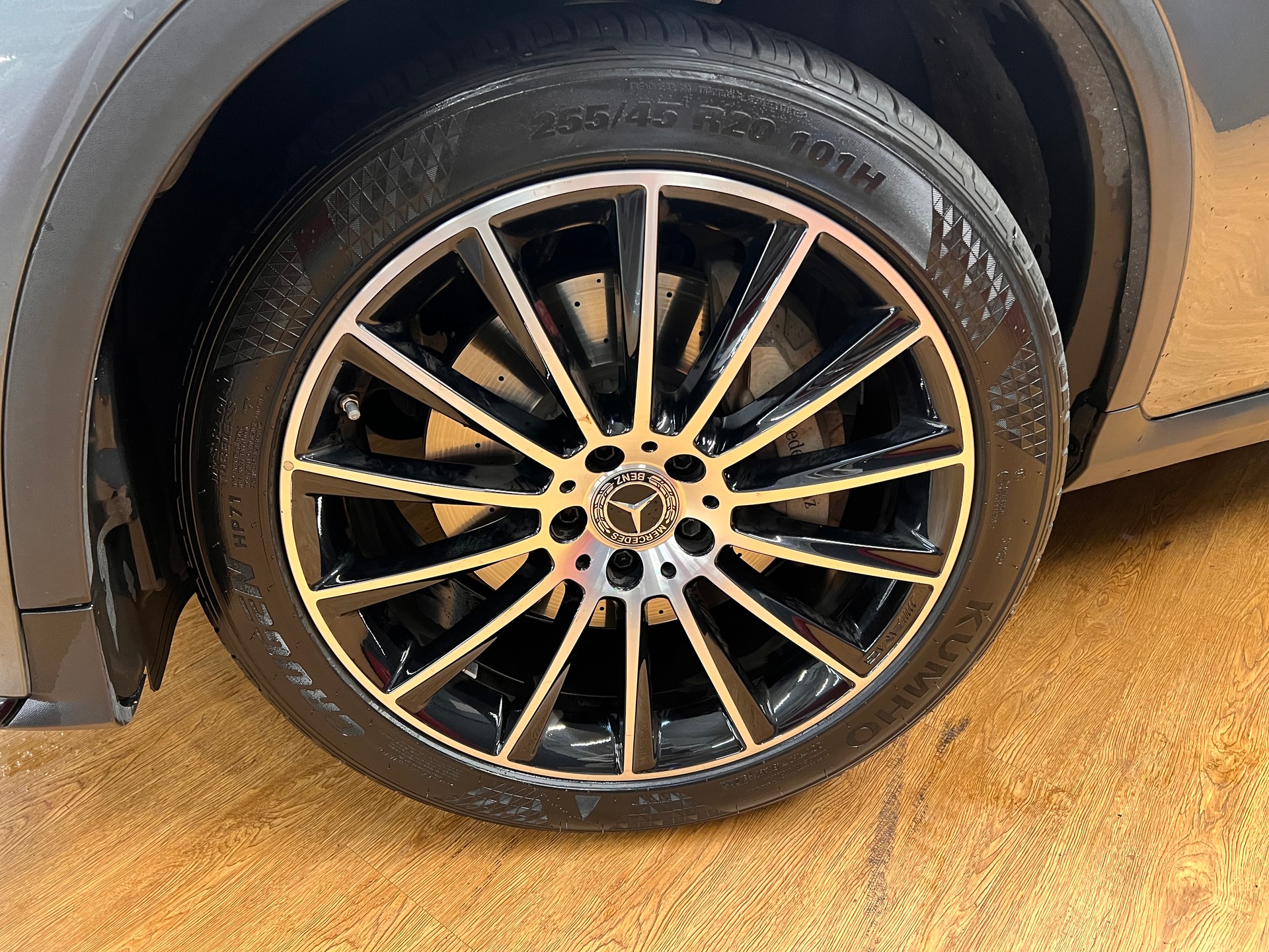 MERCEDES-BENZ GLC 300 4Matic AMG Line 9G-Tronic-image-4