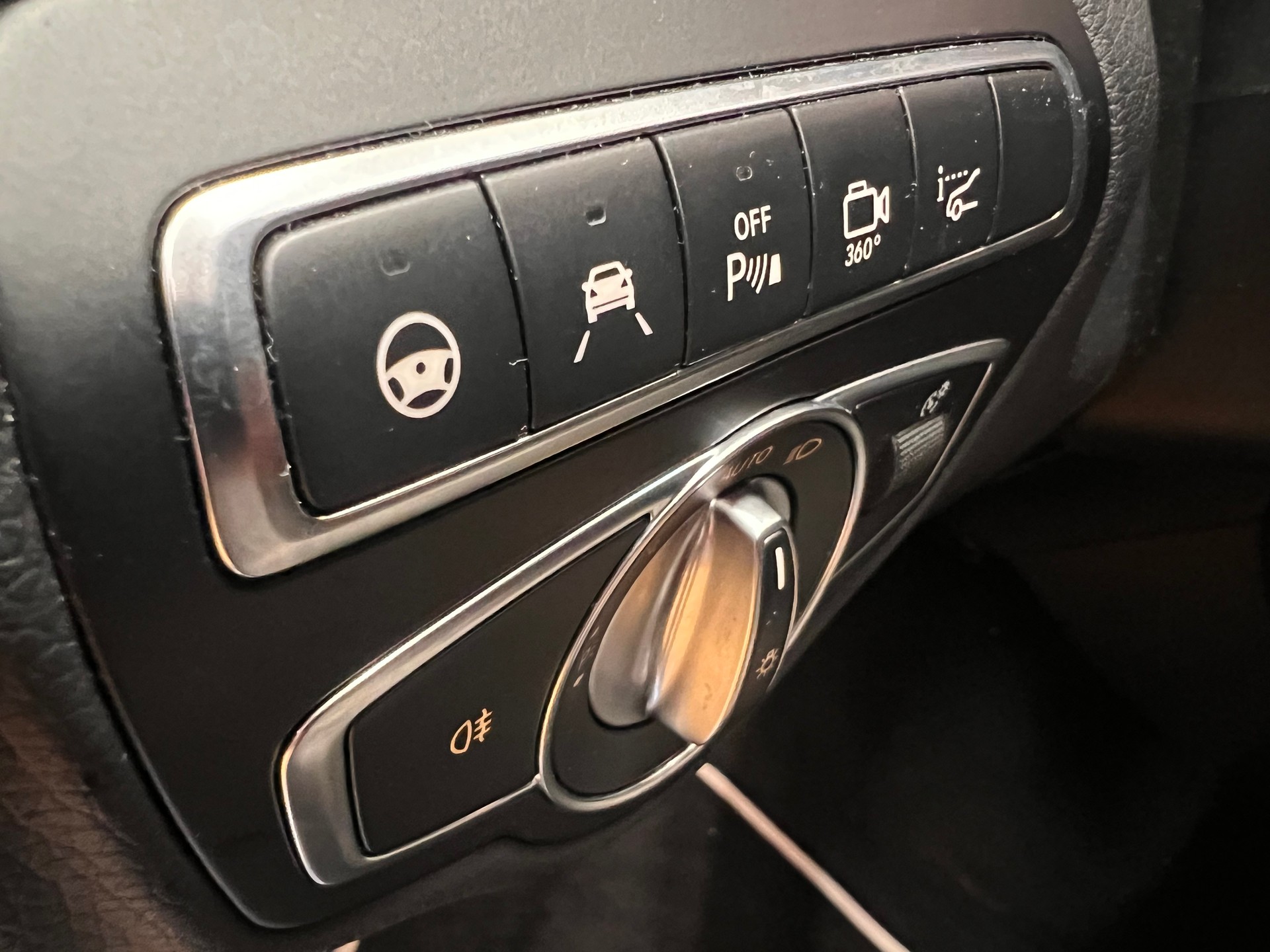 MERCEDES-BENZ GLC 300 4Matic AMG Line 9G-Tronic-image-8