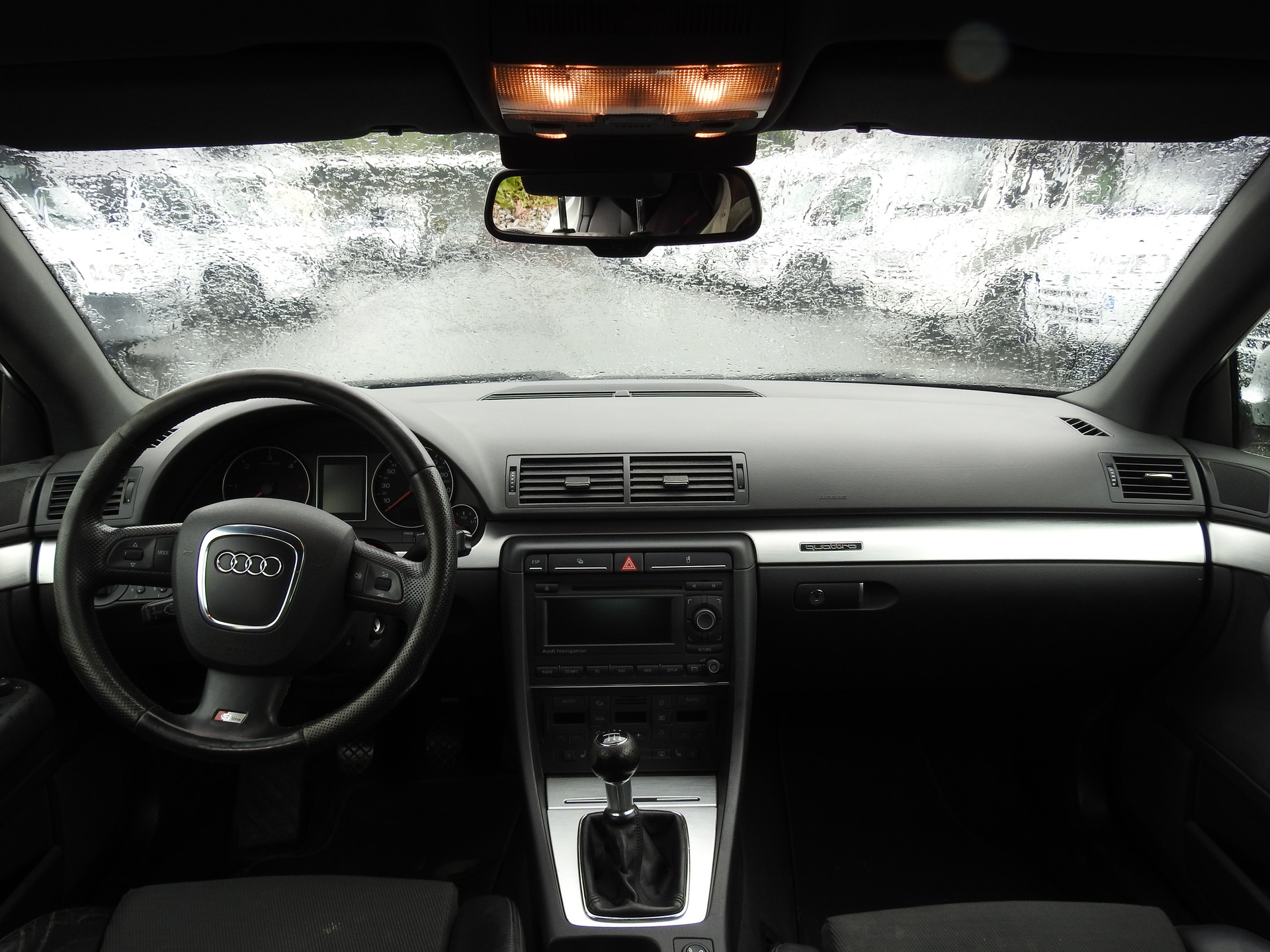 AUDI A4 Avant 2.0 TDI quattro-image-16