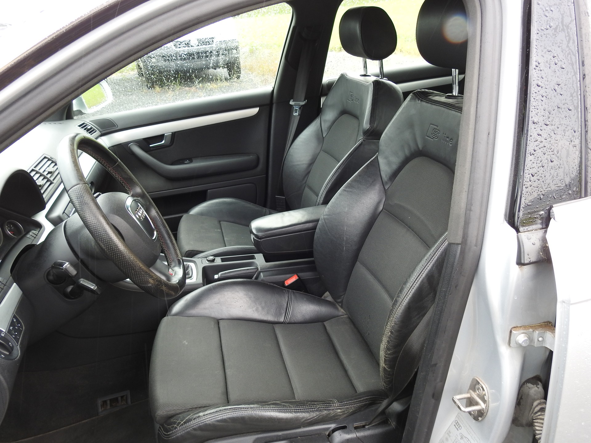 AUDI A4 Avant 2.0 TDI quattro-image-12