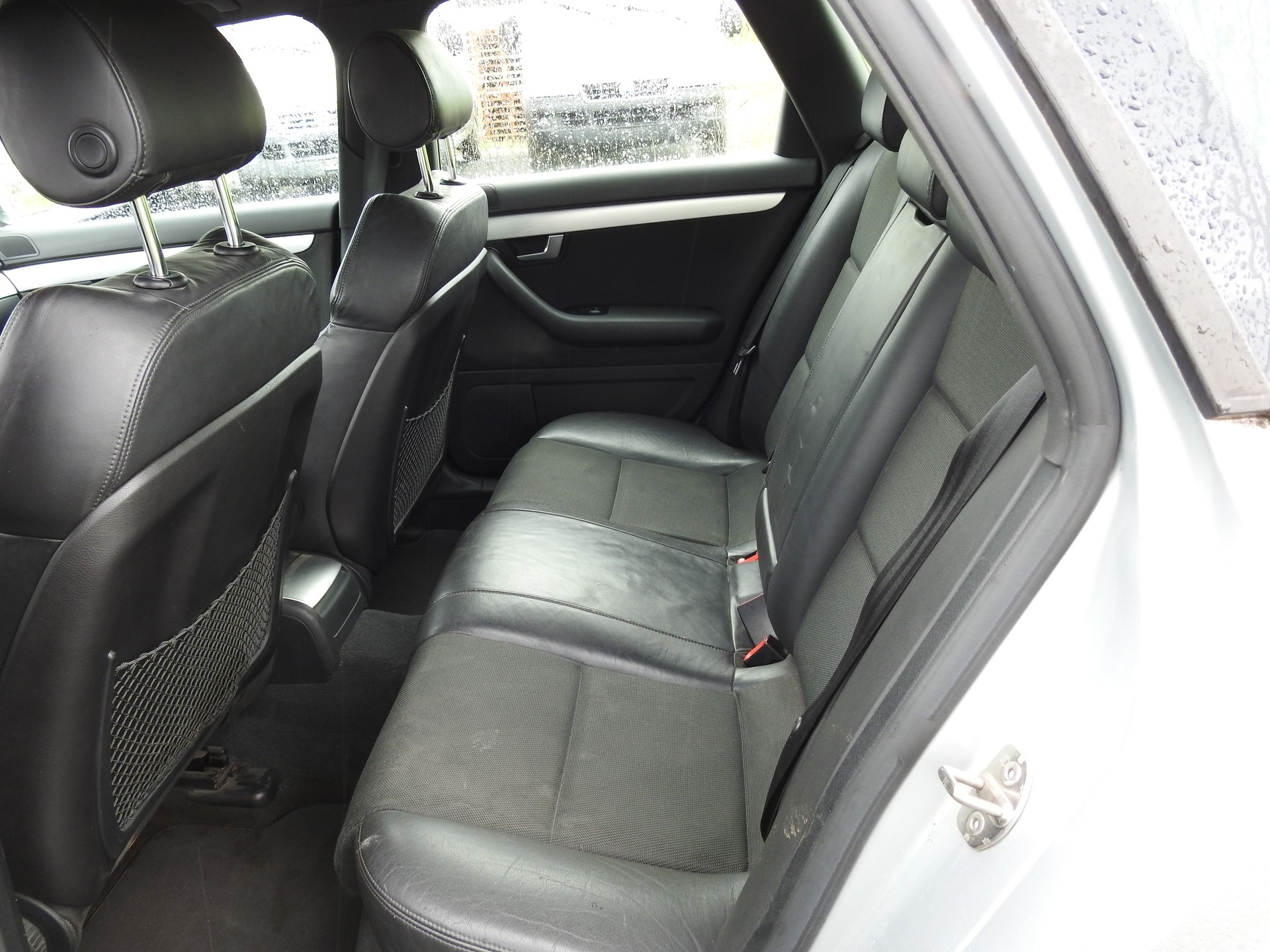 AUDI A4 Avant 2.0 TDI quattro-image-13