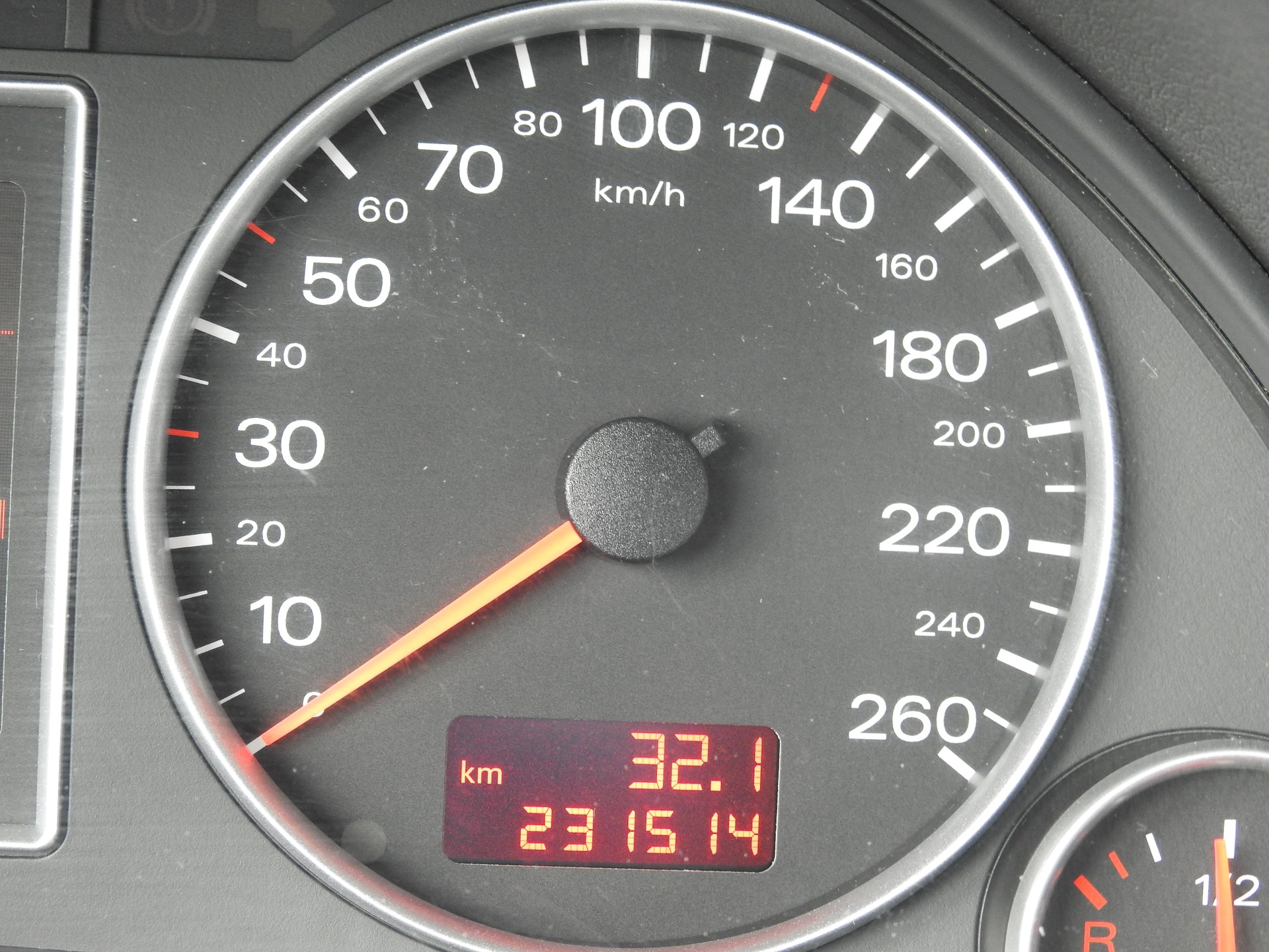 AUDI A4 Avant 2.0 TDI quattro-image-21