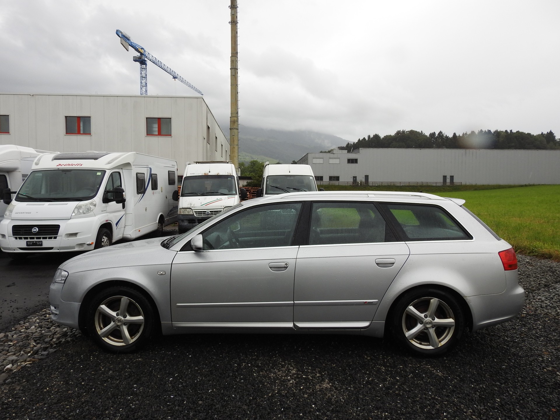 AUDI A4 Avant 2.0 TDI quattro-image-2