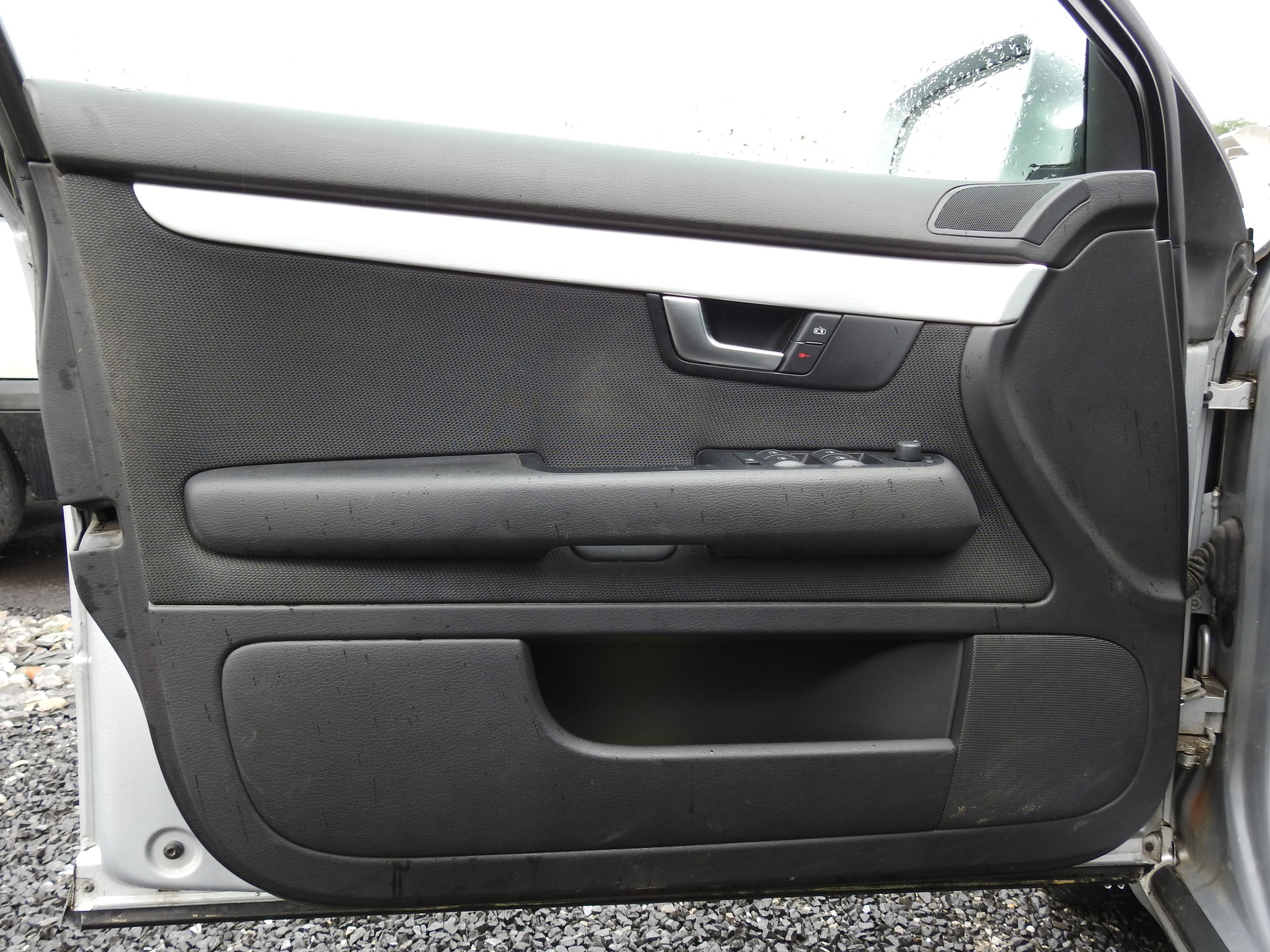 AUDI A4 Avant 2.0 TDI quattro-image-9