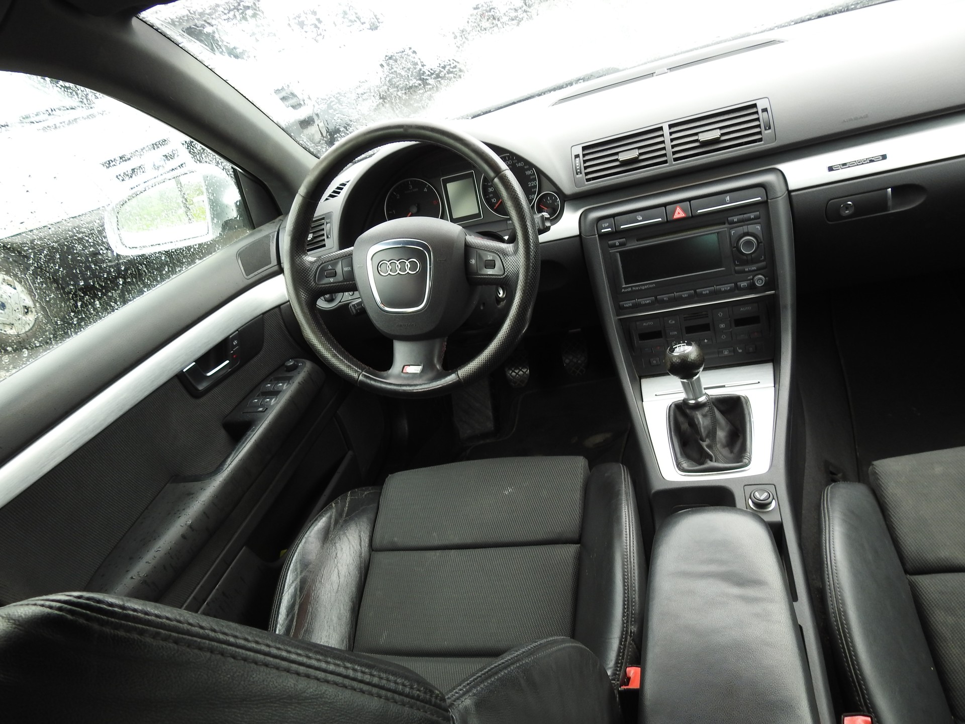 AUDI A4 Avant 2.0 TDI quattro-image-19