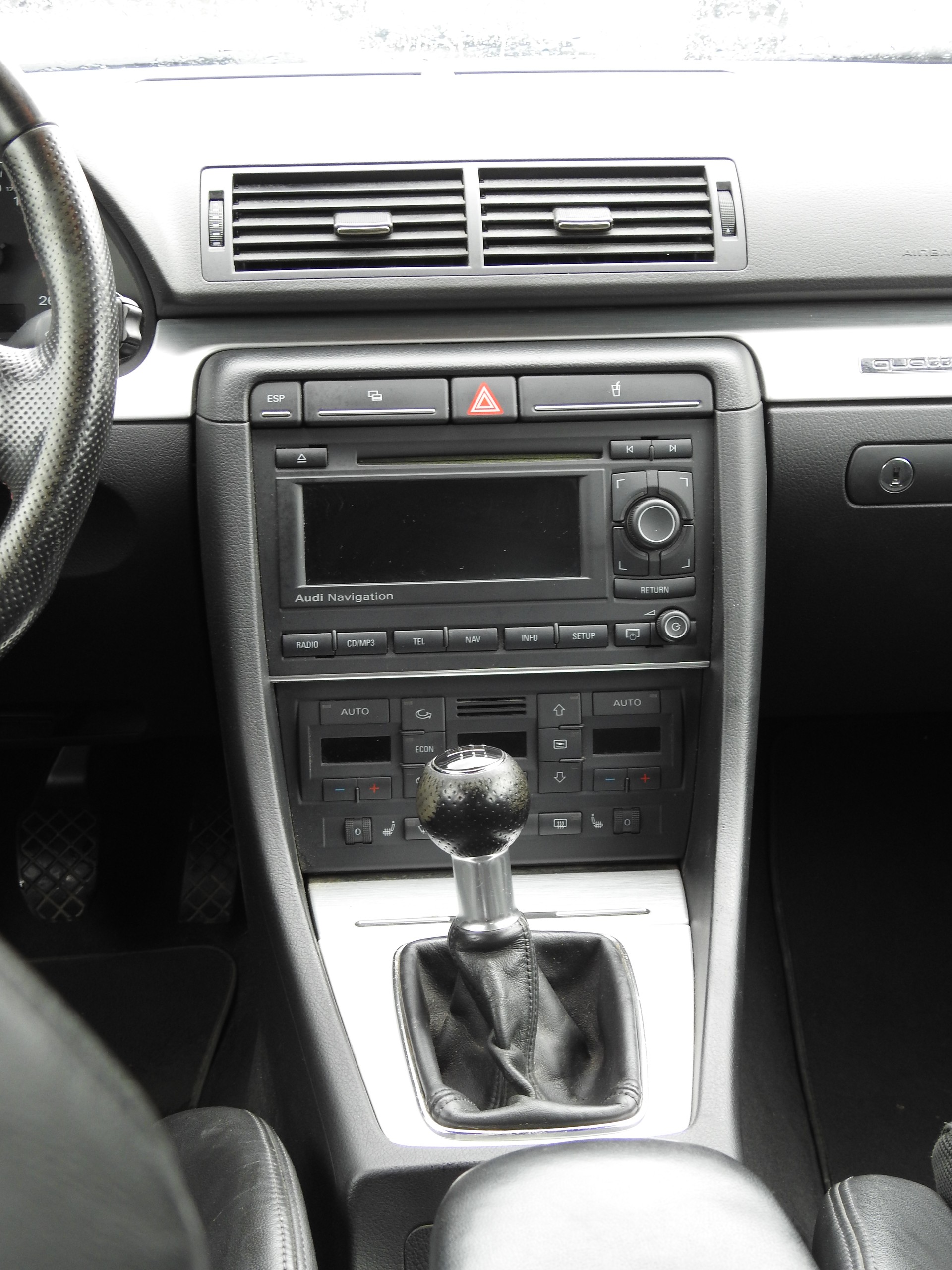 AUDI A4 Avant 2.0 TDI quattro-image-17