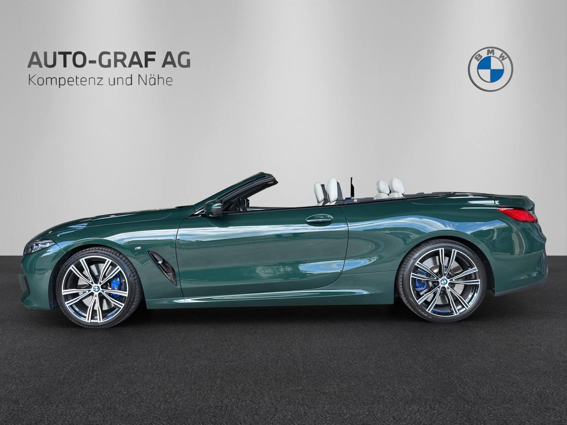 BMW M850i xDrive Cabriolet-showroom-element-1