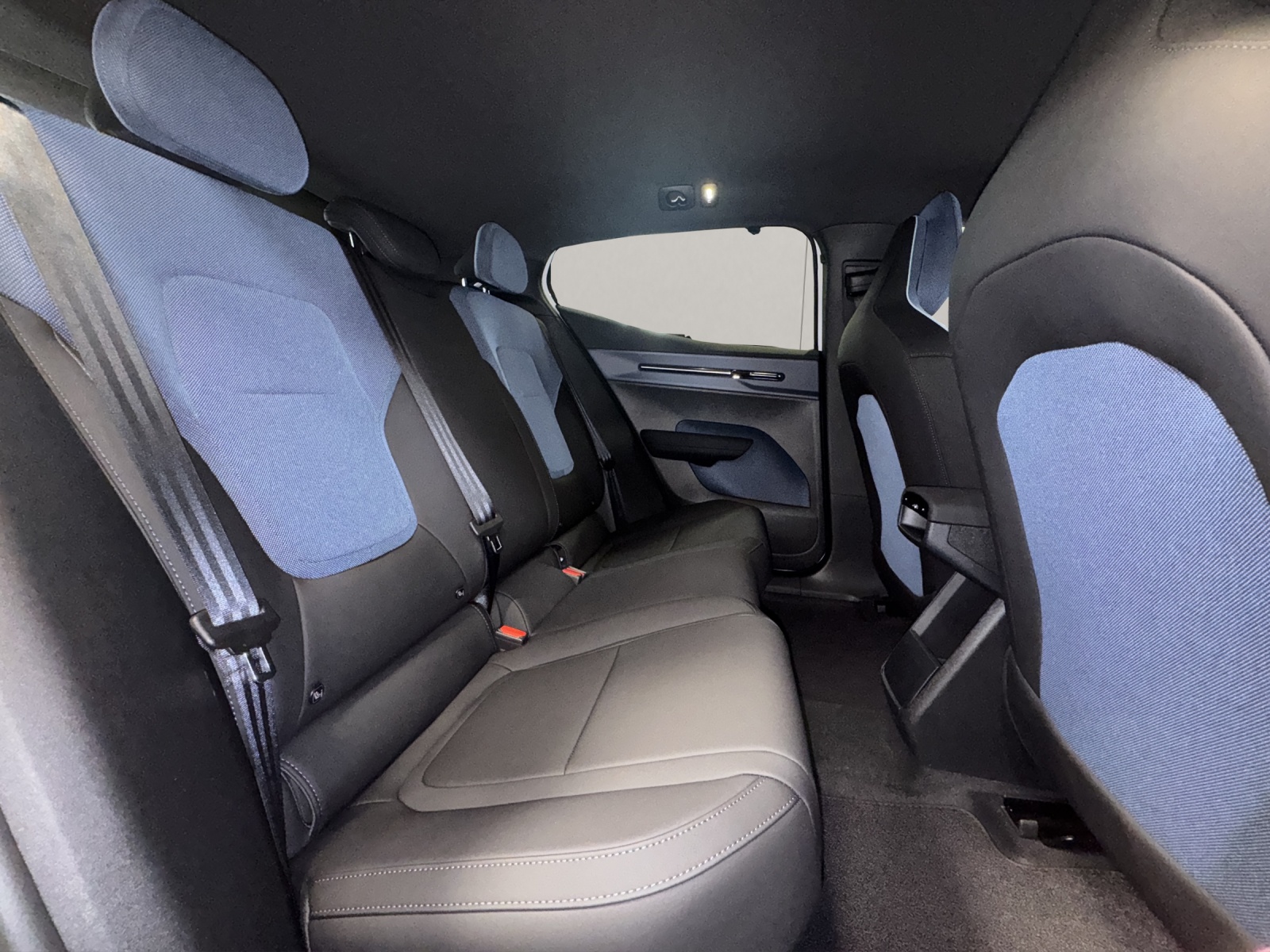VOLVO EX30 E60 Twin Plus Performance AWD-image-15