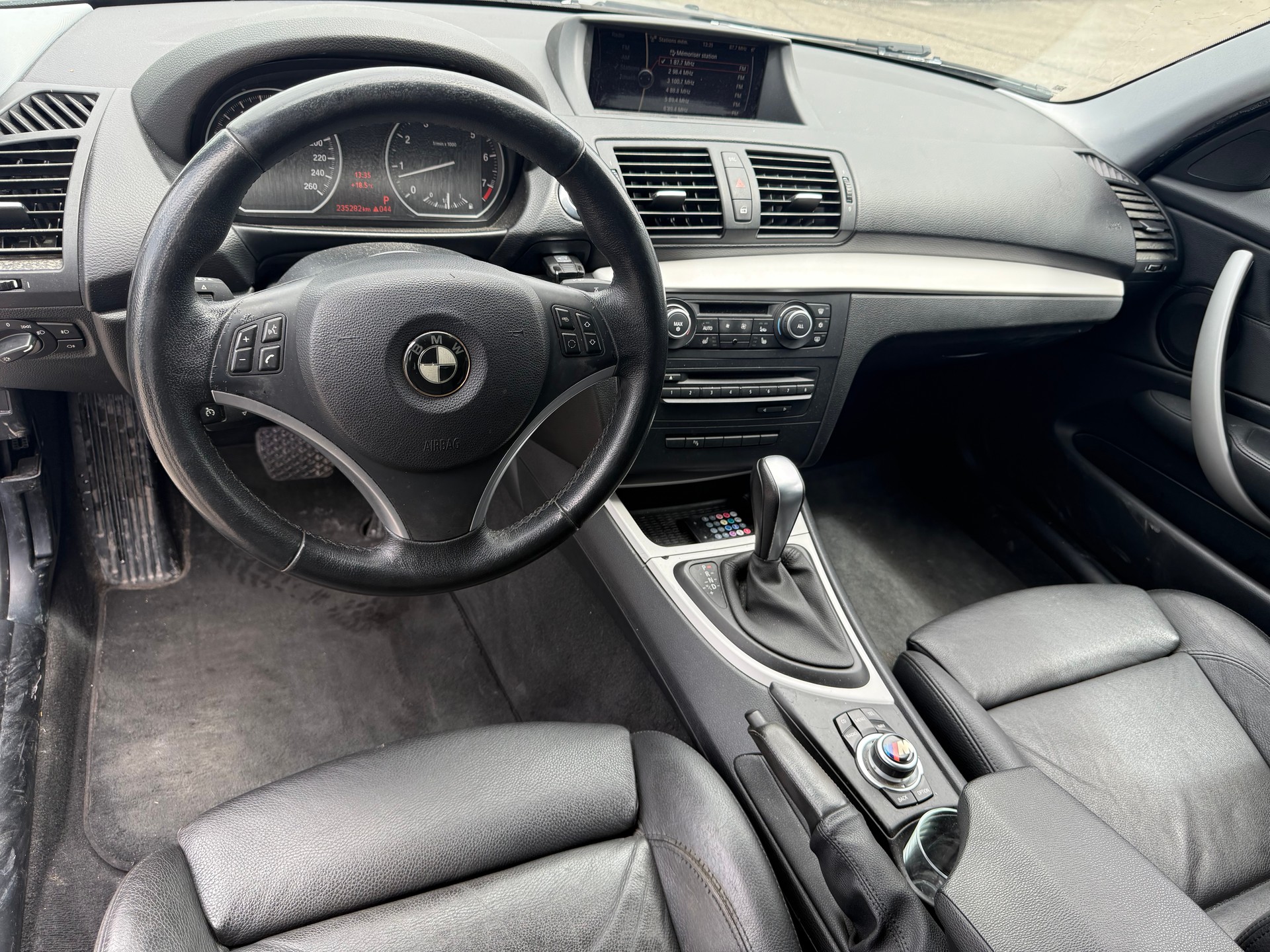 BMW 120i Dynamic Edition-image-7
