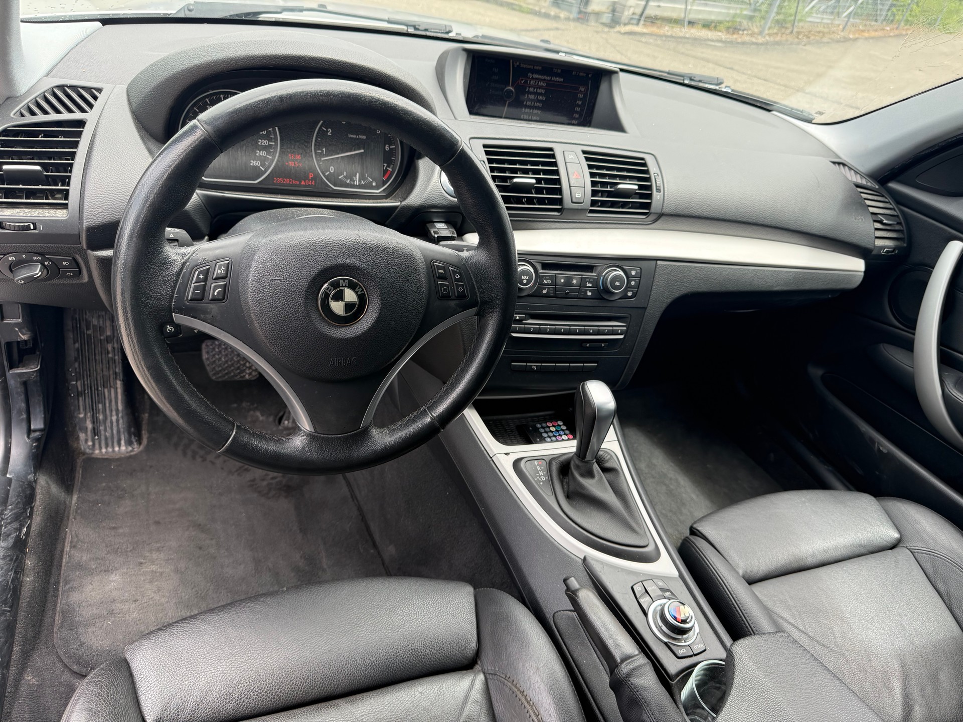 BMW 120i Dynamic Edition-image-8