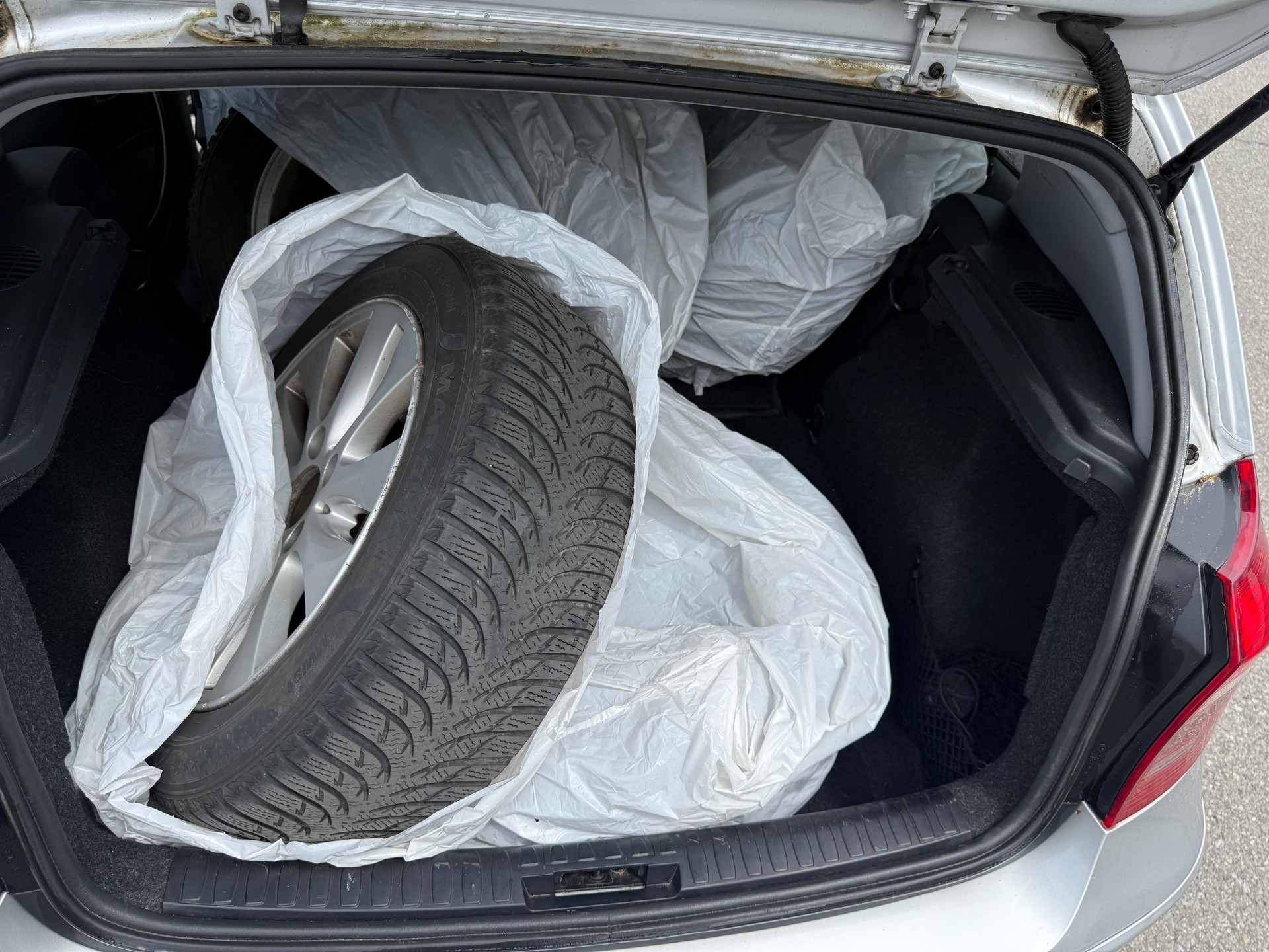 BMW 120i Dynamic Edition-image-9