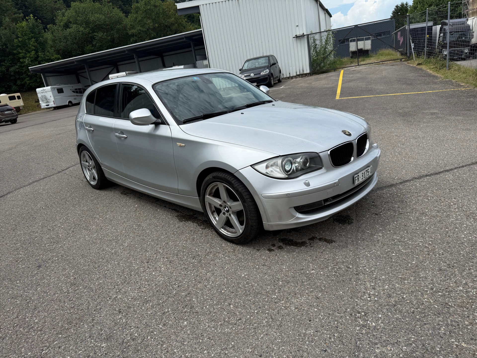 BMW 120i Dynamic Edition-image-2