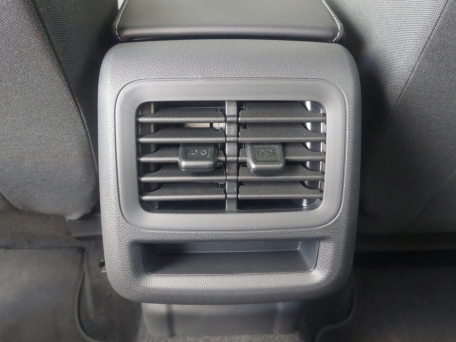VW T-Roc 1.5 eTSI mHEV Life DSG-image-10