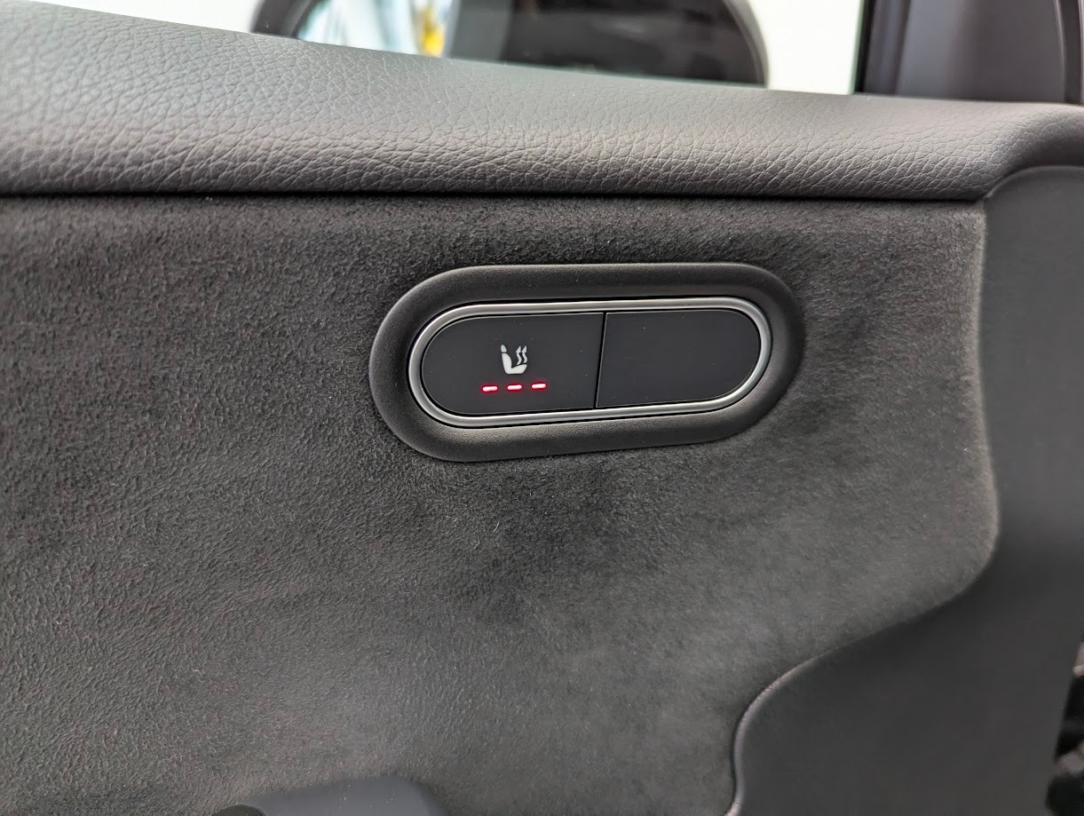 MERCEDES-BENZ A 180 AMG Line 7G-DCT*FACELIFT WERKSGAR VOLL-LED TEILLEDER-SPORTSITZE CAM MBUX-NAVI SITZHEIZUNG UVM*-showroom-element-3