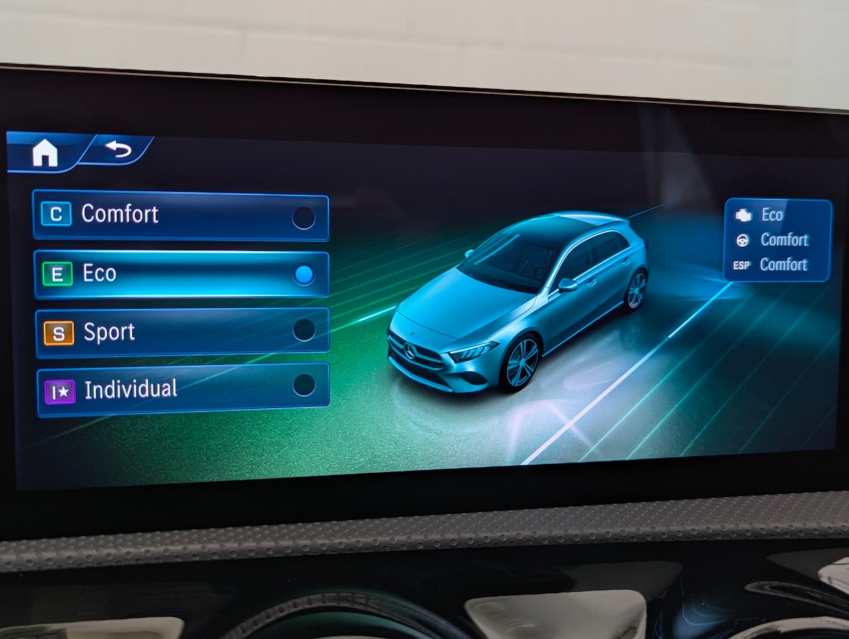 MERCEDES-BENZ A 180 AMG Line 7G-DCT*FACELIFT WERKSGAR VOLL-LED TEILLEDER-SPORTSITZE CAM MBUX-NAVI SITZHEIZUNG UVM*-image-16