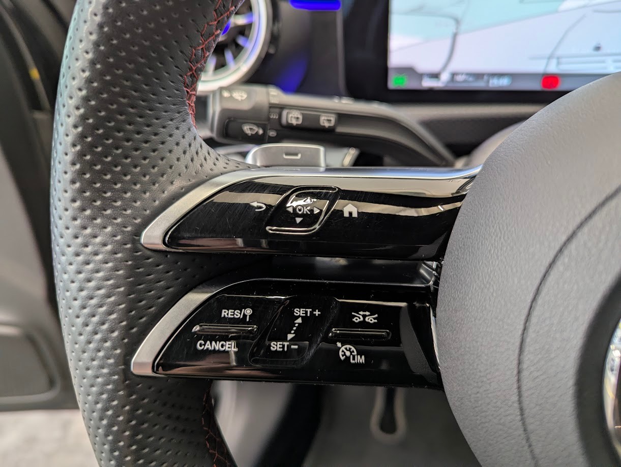 MERCEDES-BENZ A 180 AMG Line 7G-DCT*FACELIFT WERKSGAR VOLL-LED TEILLEDER-SPORTSITZE CAM MBUX-NAVI SITZHEIZUNG UVM*-image-10