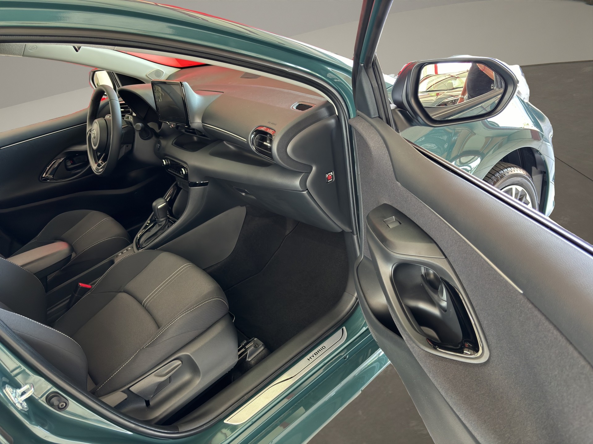 TOYOTA Yaris 1.5 Trend e-CVT-image-17