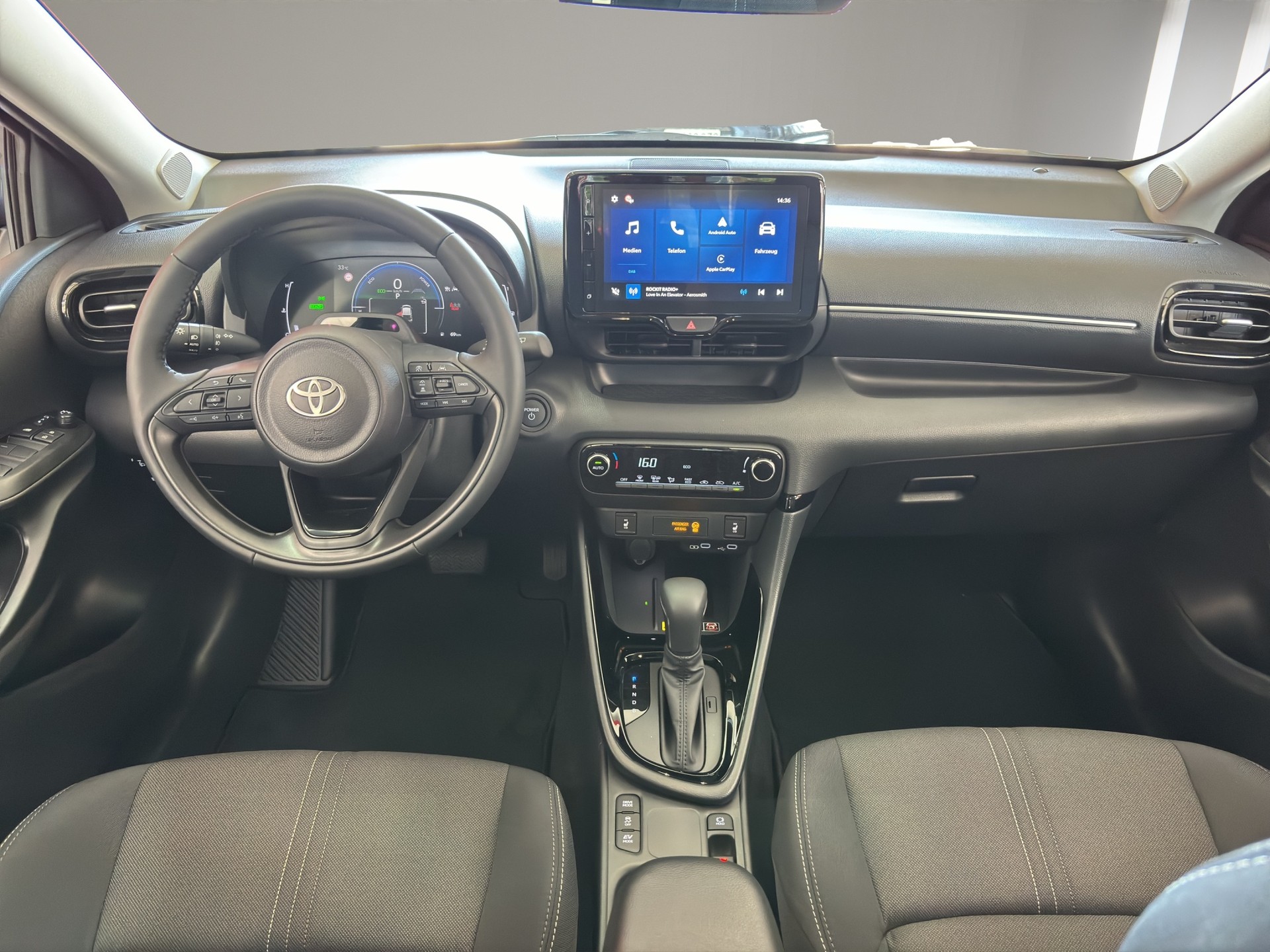 TOYOTA Yaris 1.5 Trend e-CVT-image-12
