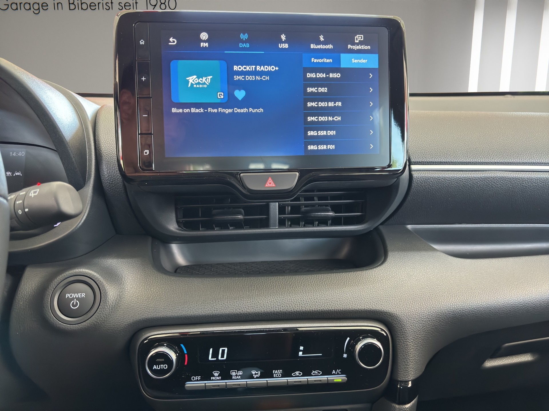 TOYOTA Yaris 1.5 Trend e-CVT-image-23