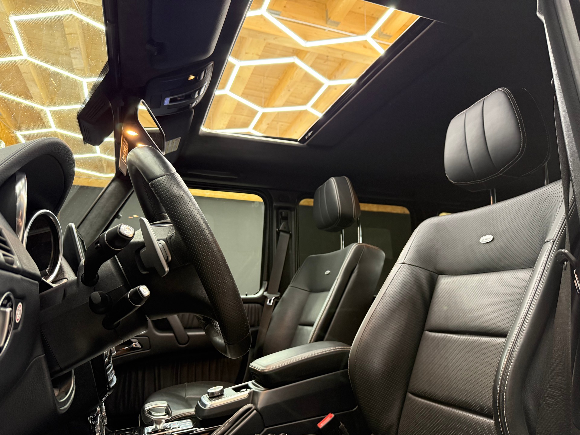 MERCEDES-BENZ G 63 AMG Automatic-image-8