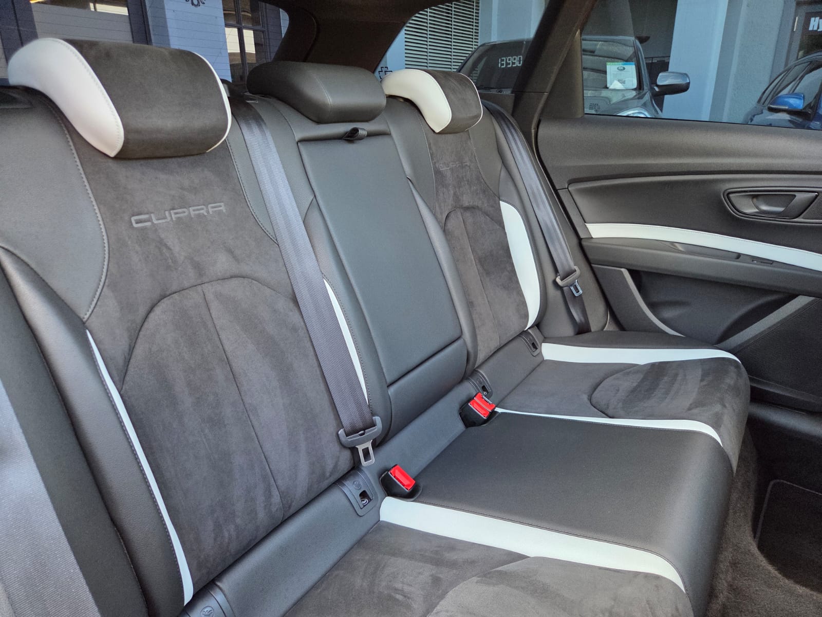 SEAT Leon ST 2.0 TSI Cupra 290 DSG-image-14