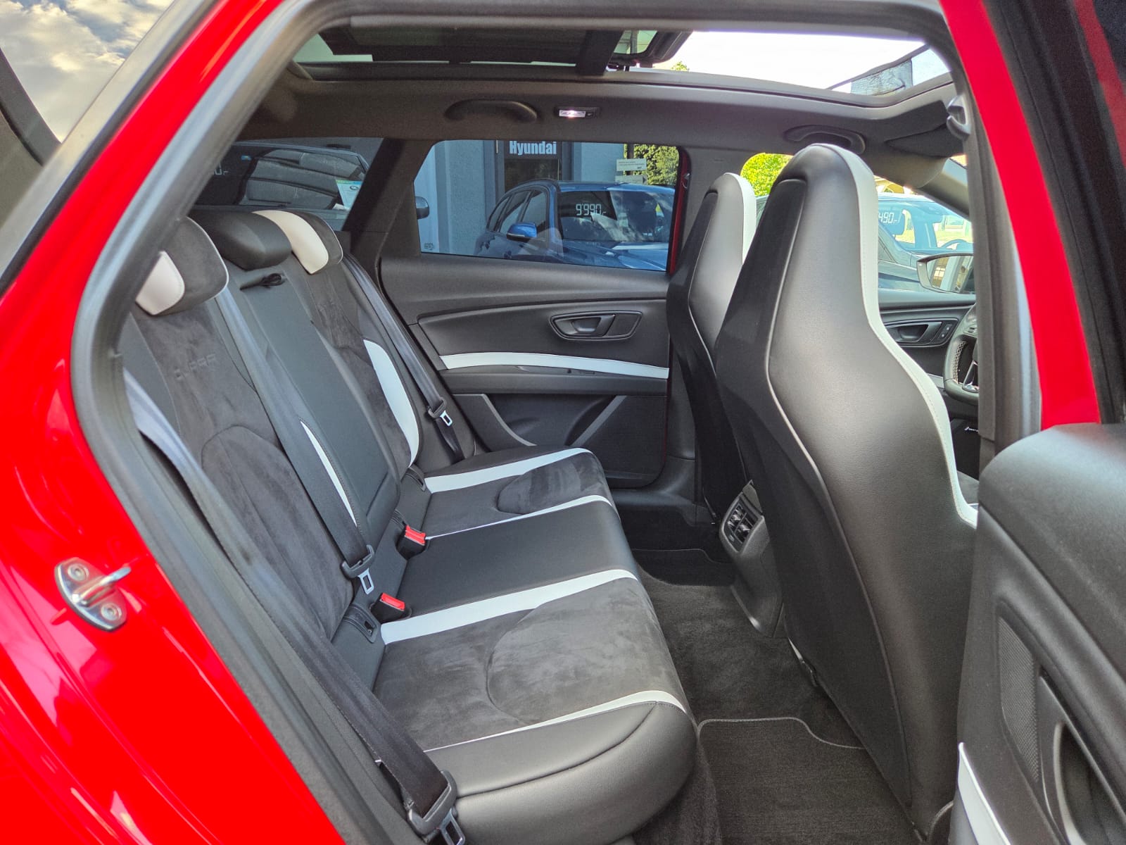 SEAT Leon ST 2.0 TSI Cupra 290 DSG-image-13