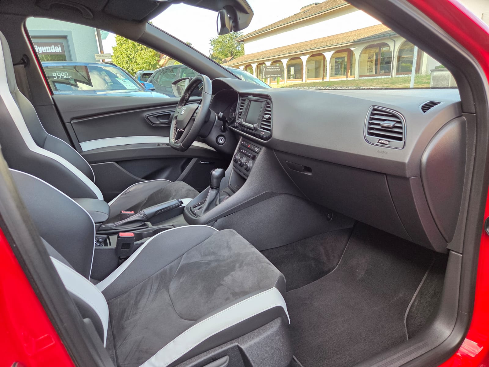 SEAT Leon ST 2.0 TSI Cupra 290 DSG-image-10