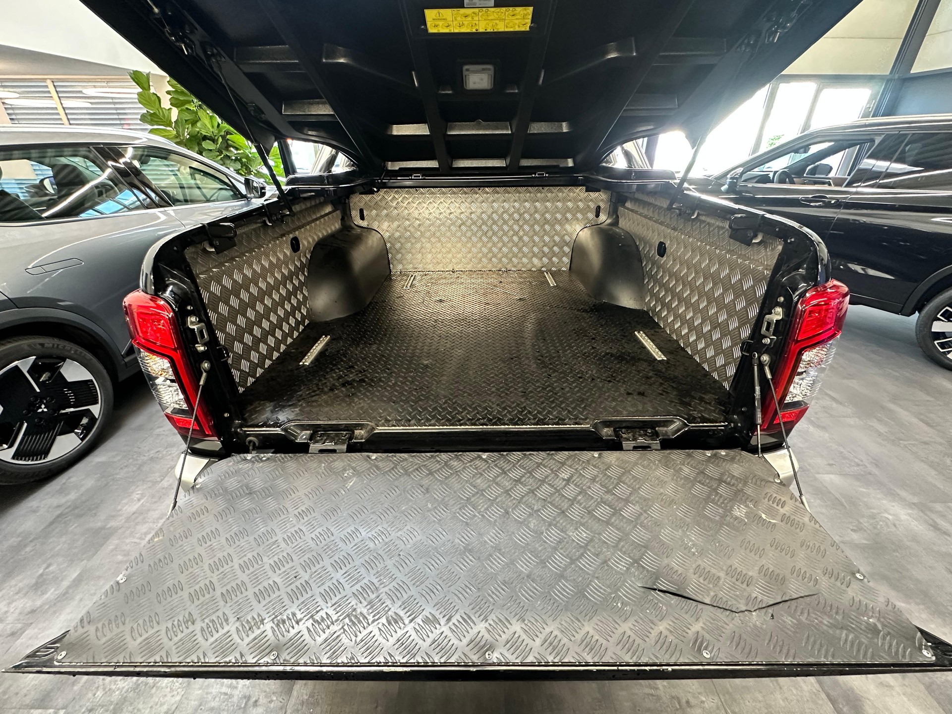 MITSUBISHI L200 D-Cab Pick-up 2.2 DID 4x4 Diamond-image-17
