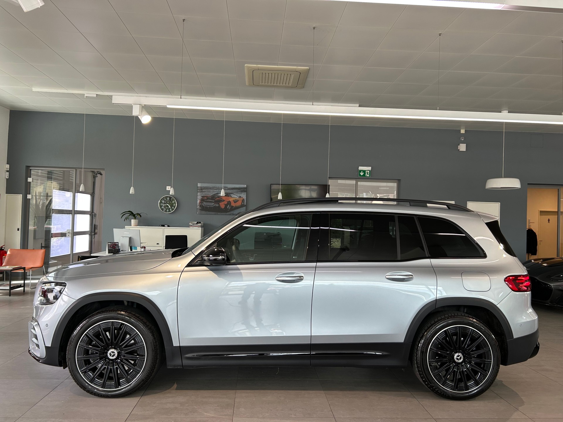 MERCEDES-BENZ GLB 220 d 4Matic 8G-Tronic-showroom-element-3