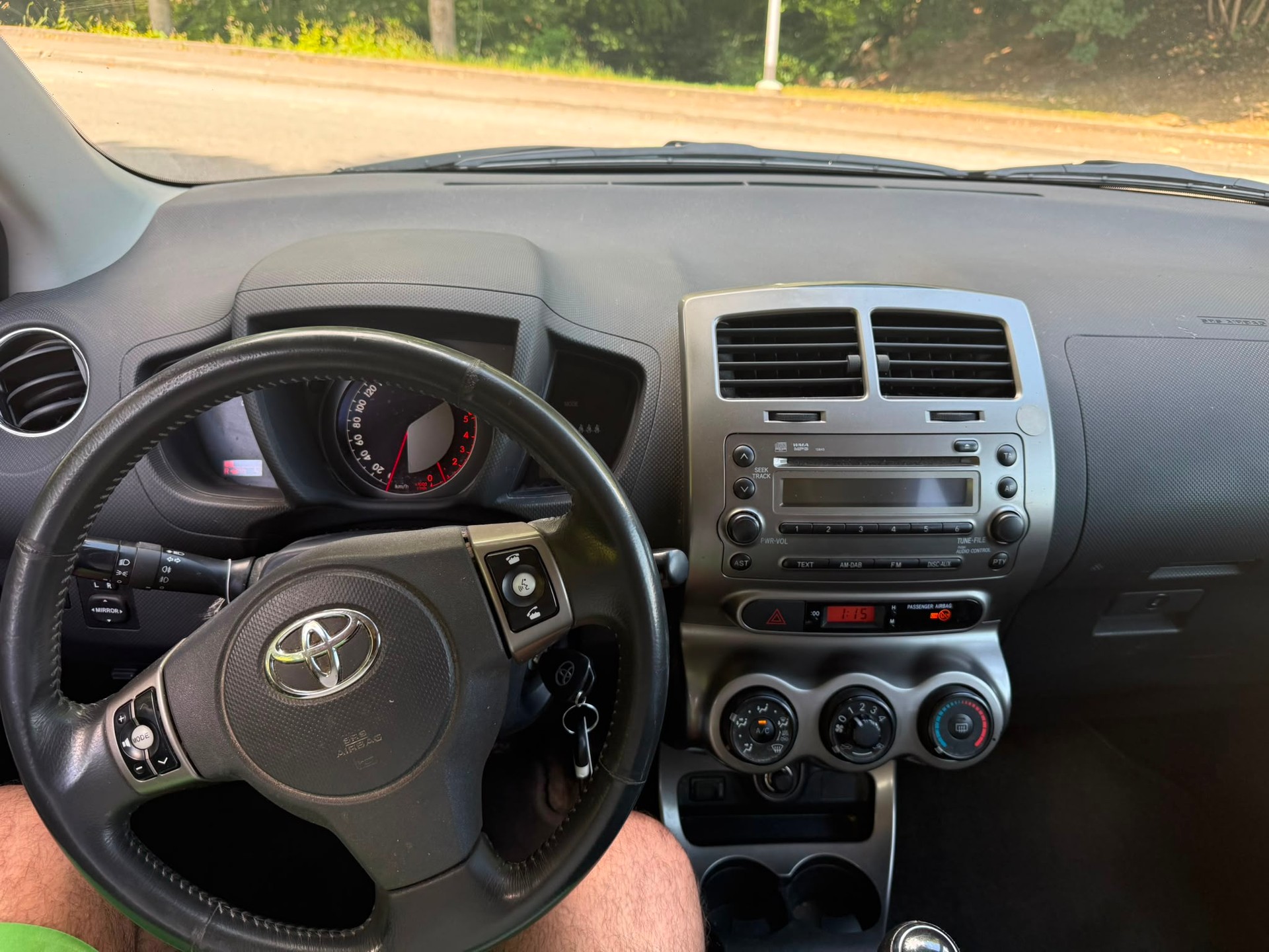 TOYOTA UrbanCruiser 1.4 D-4D Linea Terra 4WD-image-5