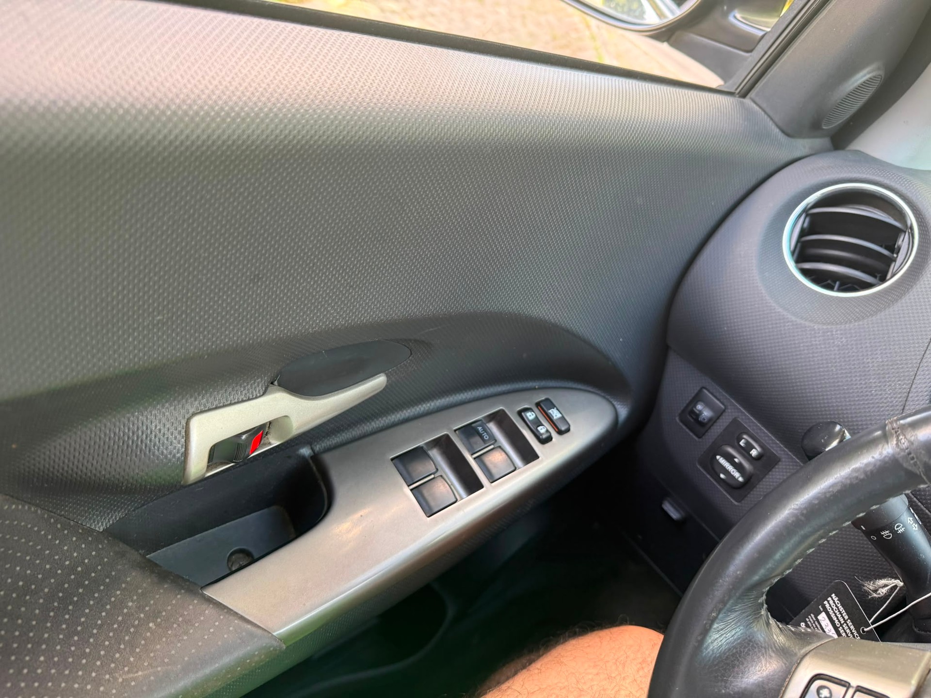 TOYOTA UrbanCruiser 1.4 D-4D Linea Terra 4WD-image-6