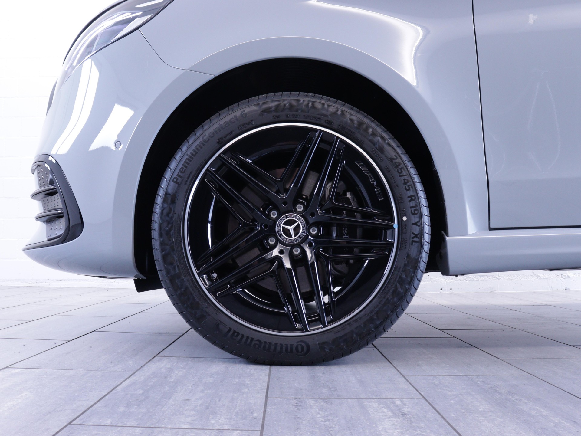 MERCEDES-BENZ V 300 d Swiss Ed. lang 4matic Van-image-15