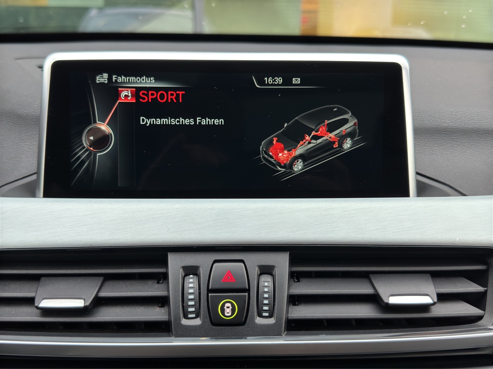 BMW X1 25i xDrive SAG / Top Ausstattung-image-17