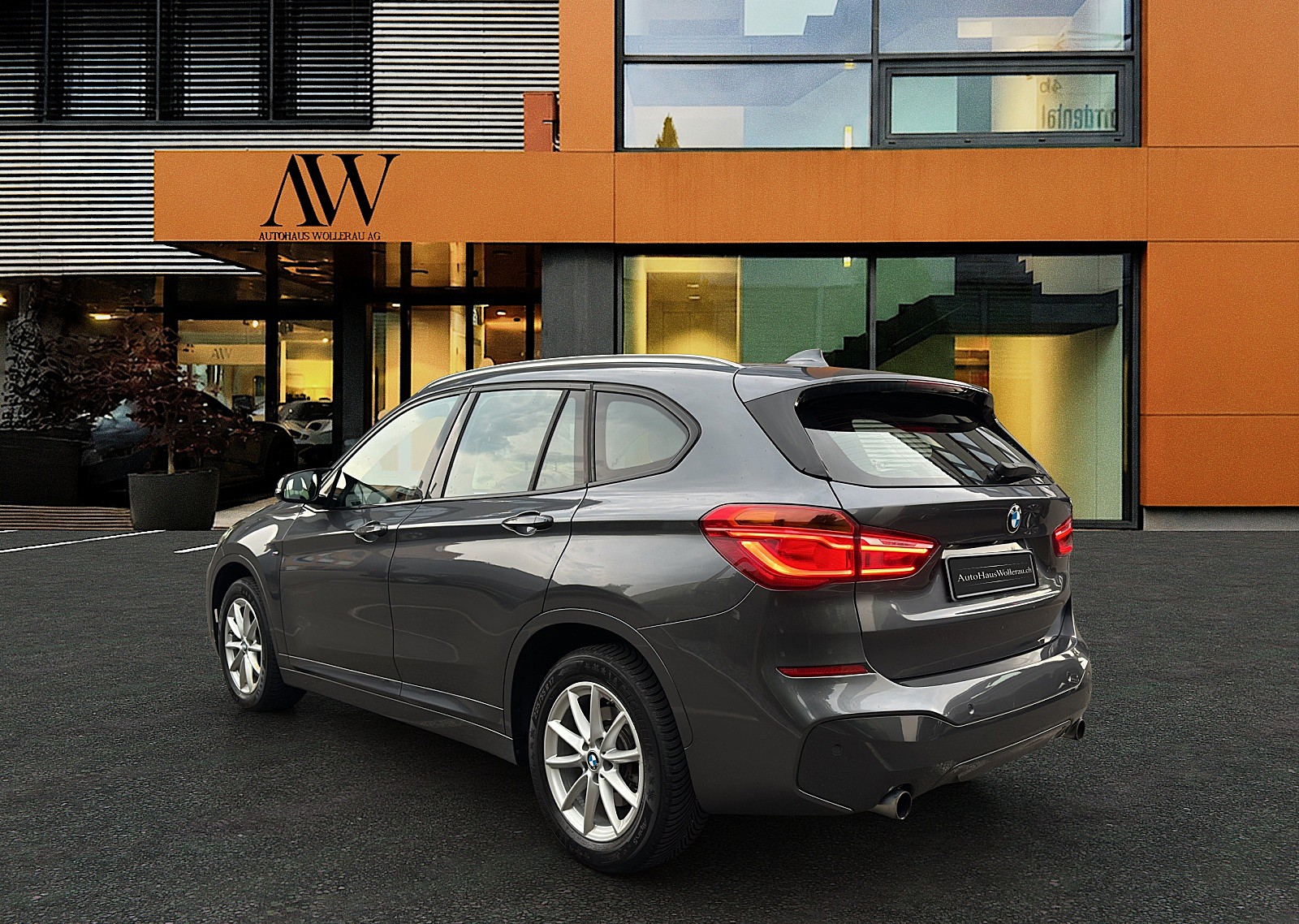 BMW X1 25i xDrive SAG / Top Ausstattung-showroom-element-3