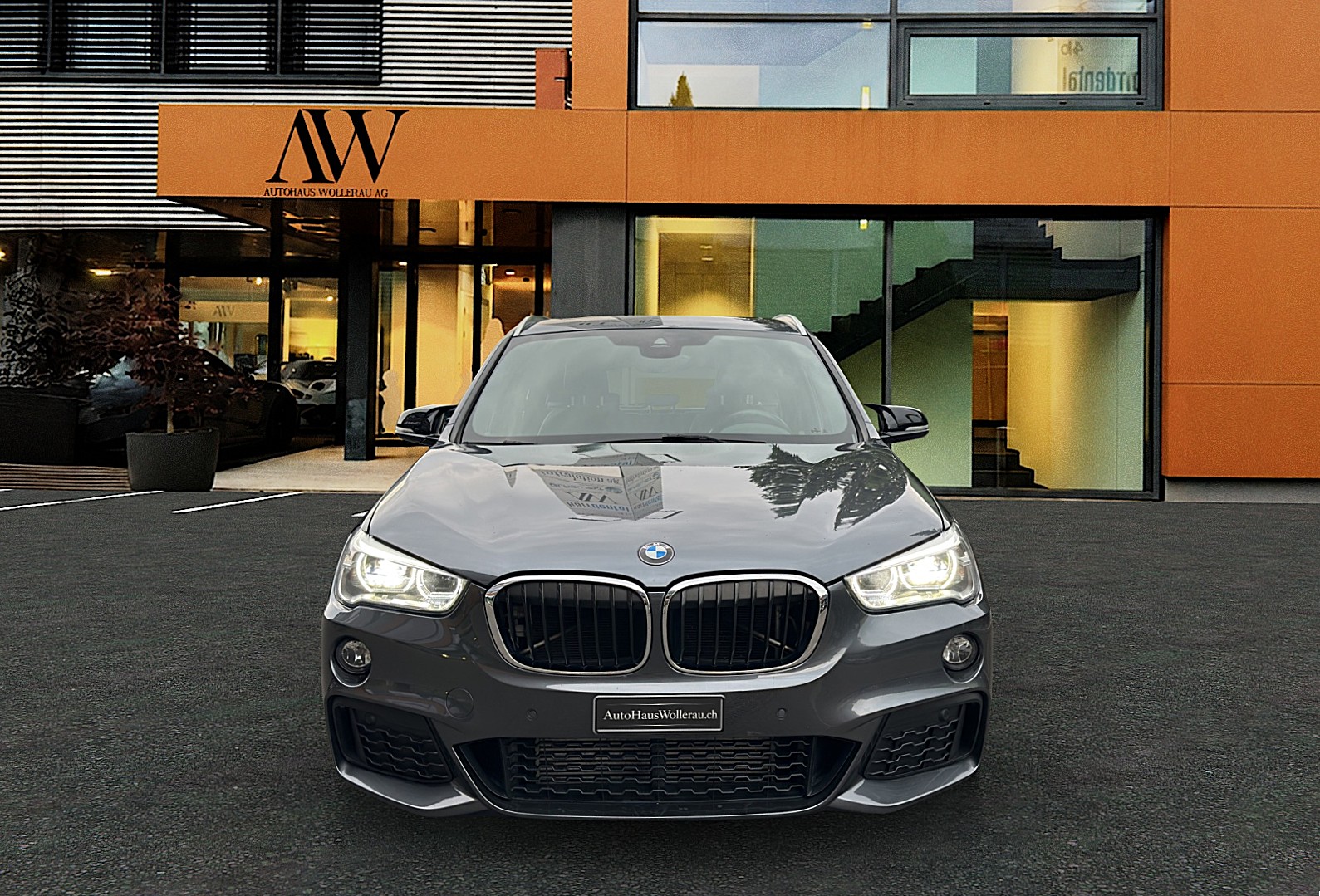 BMW X1 25i xDrive SAG / Top Ausstattung-showroom-element-1