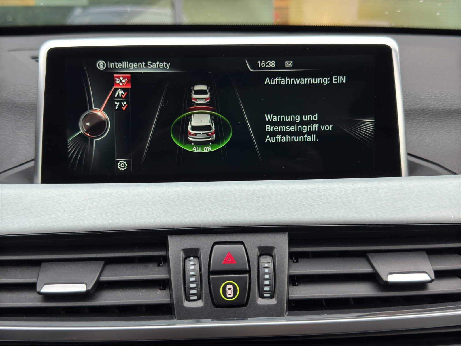 BMW X1 25i xDrive SAG / Top Ausstattung-image-16