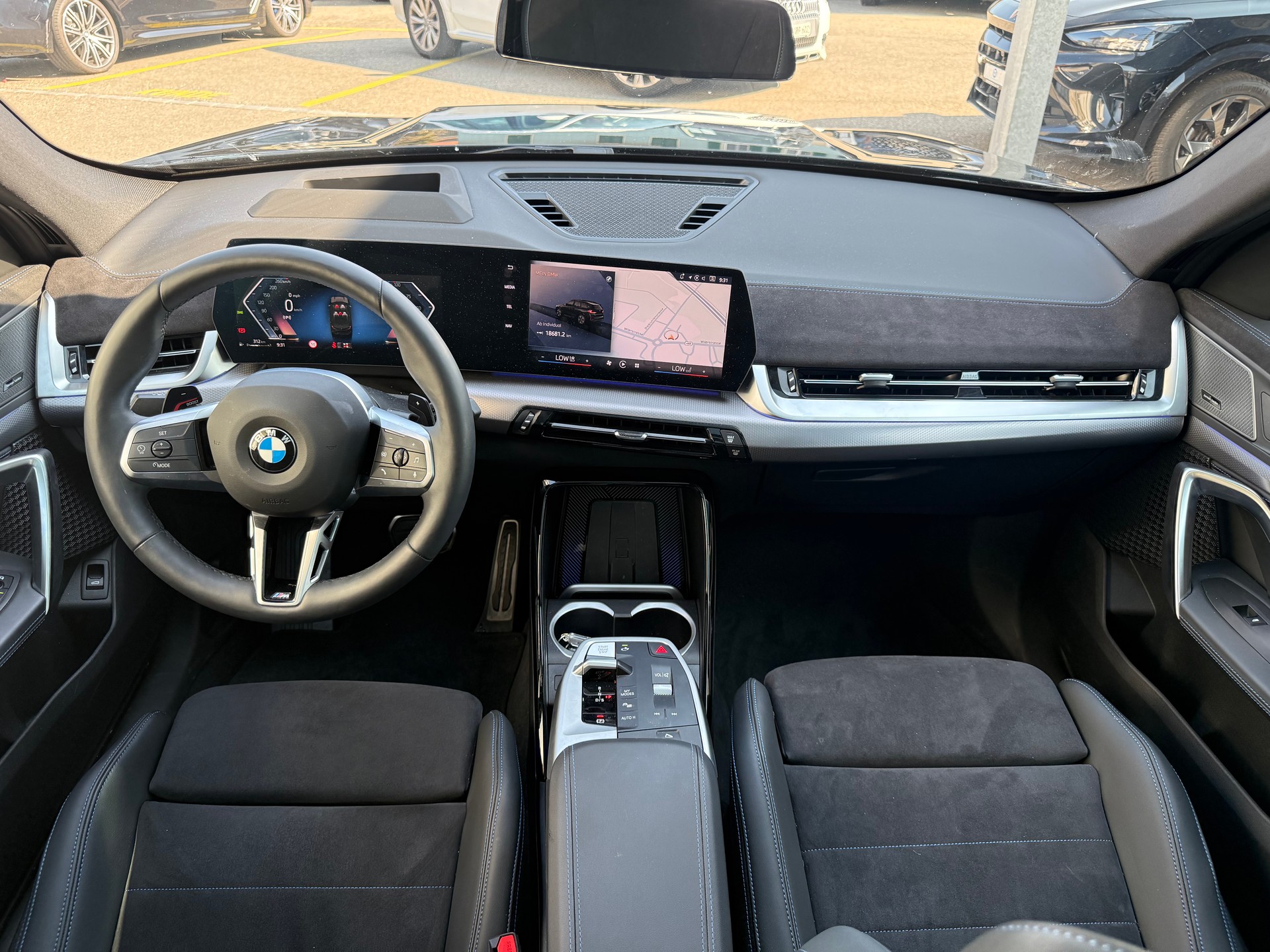 BMW X1 23i xDrive paddles M-SPORT PRO-image-12