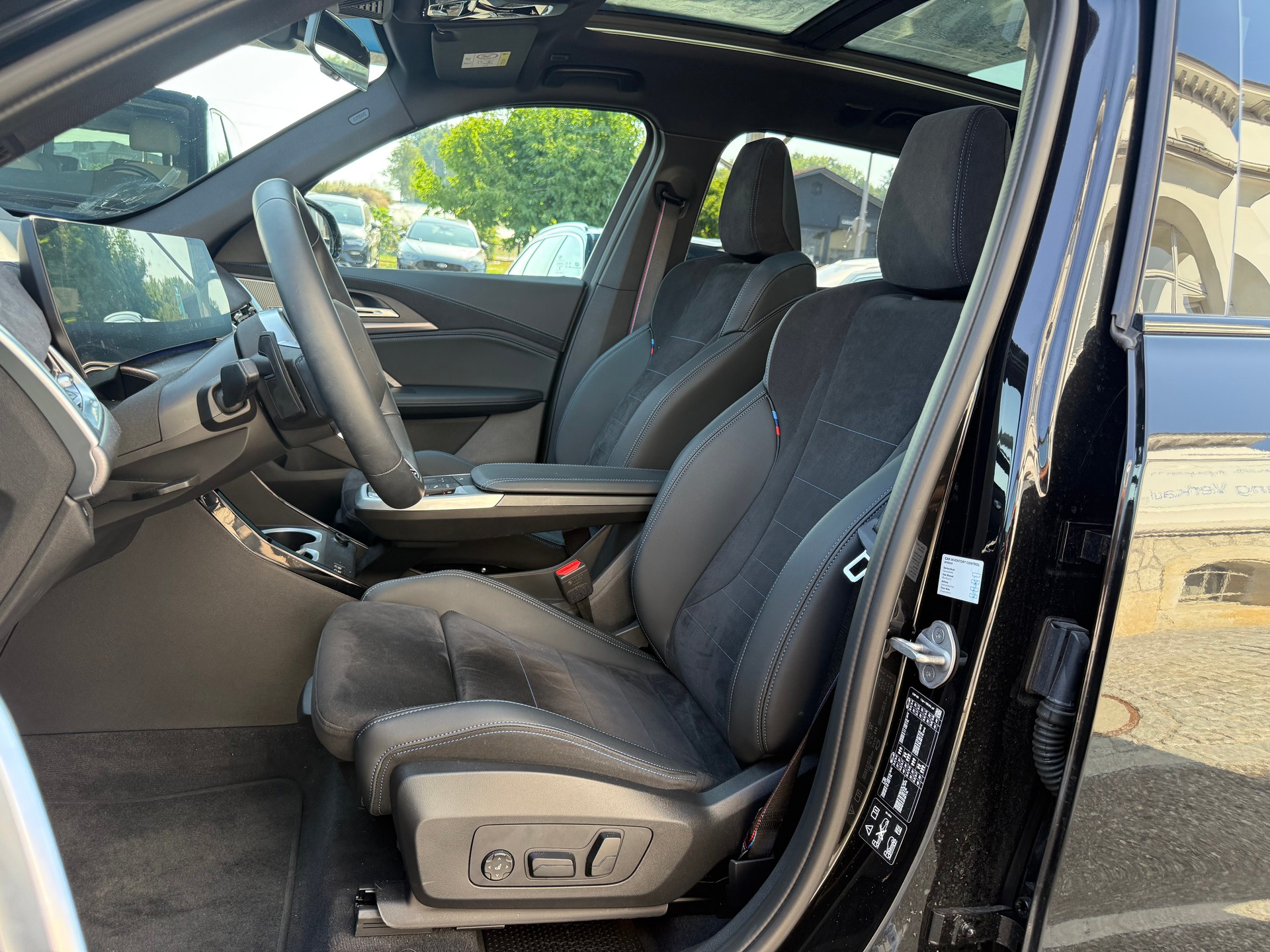 BMW X1 23i xDrive paddles M-SPORT PRO-image-8